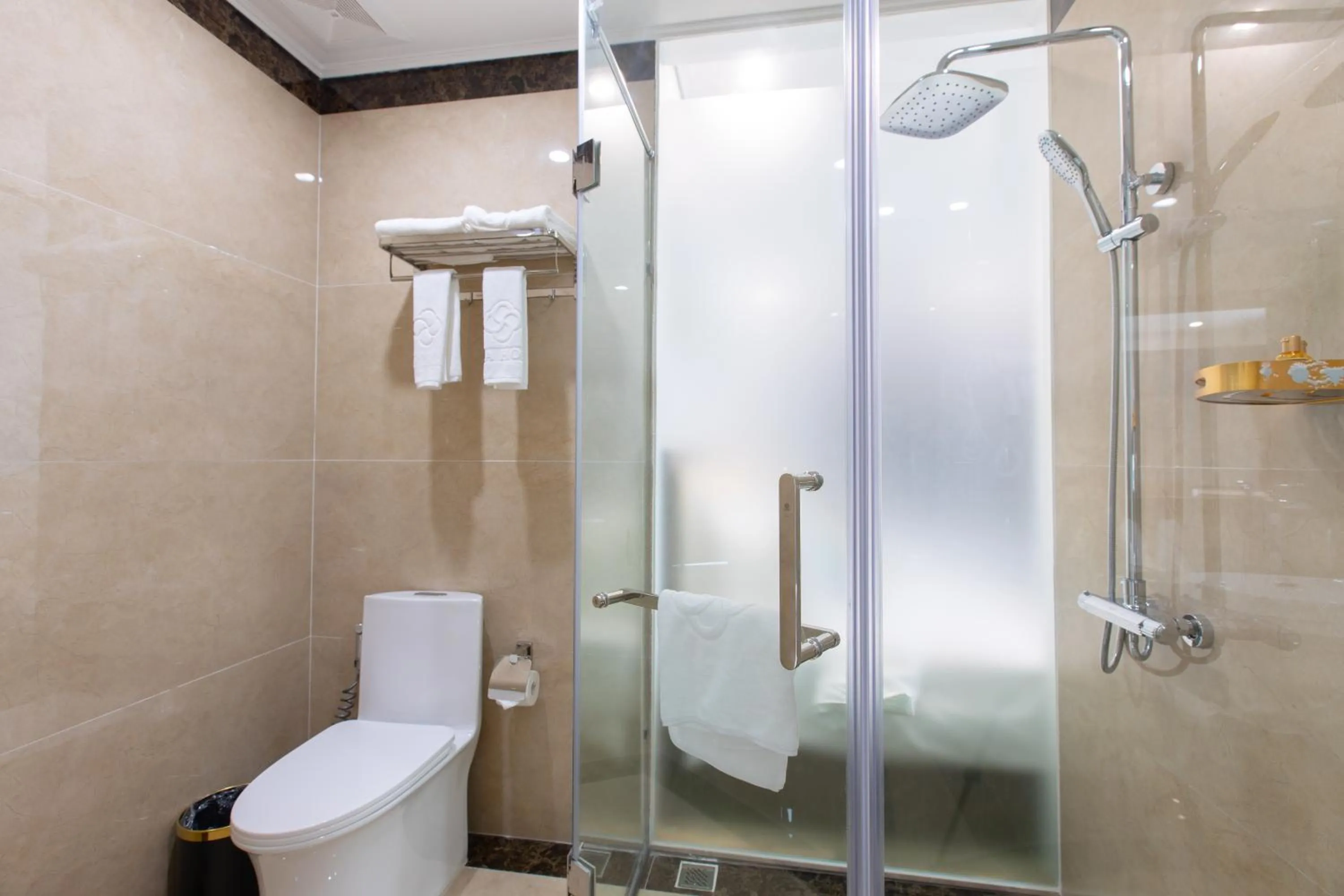 Toilet in SALA HOTEL MÓNG CÁI