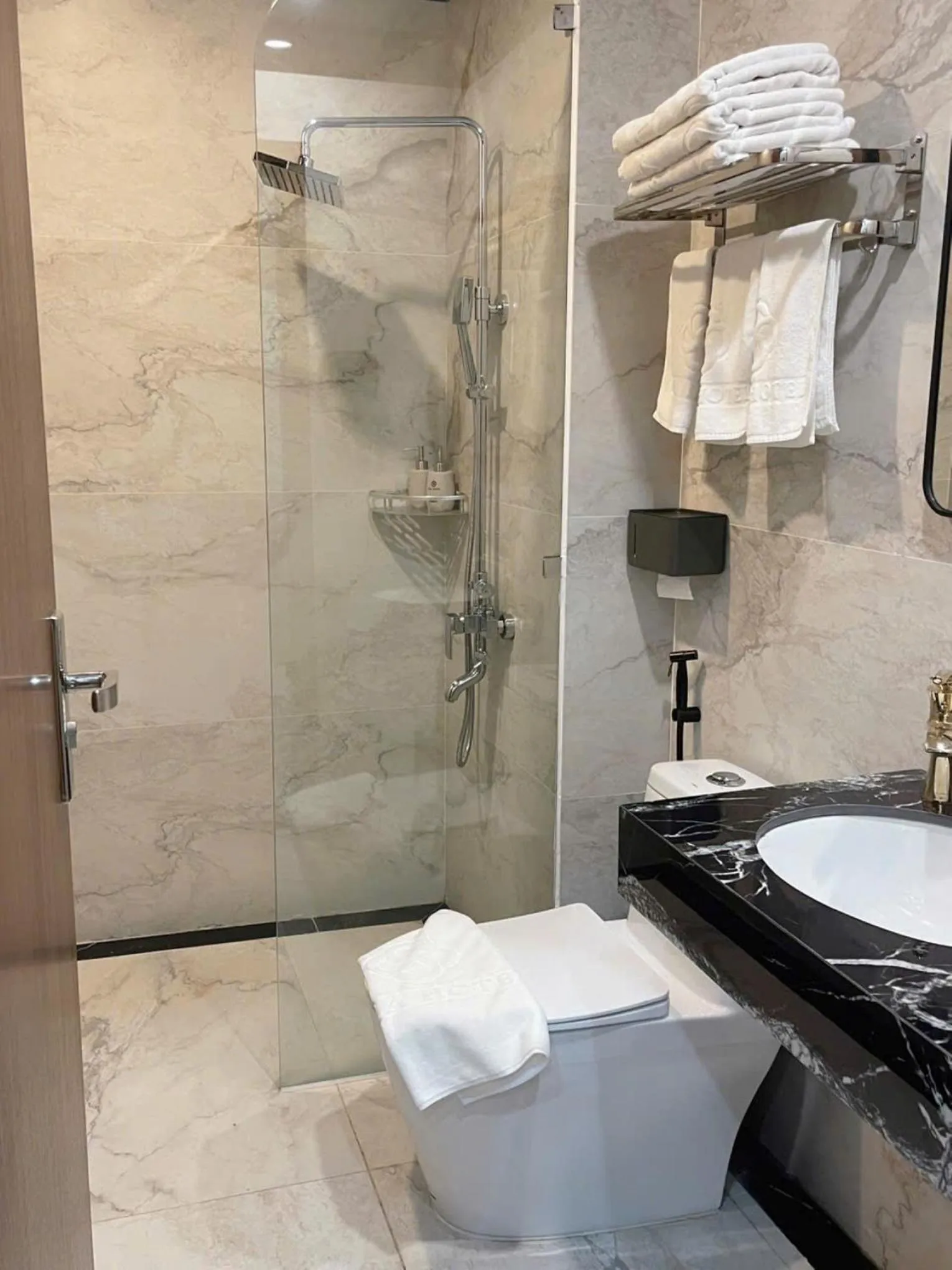 SALA HOTEL MÓNG CÁI