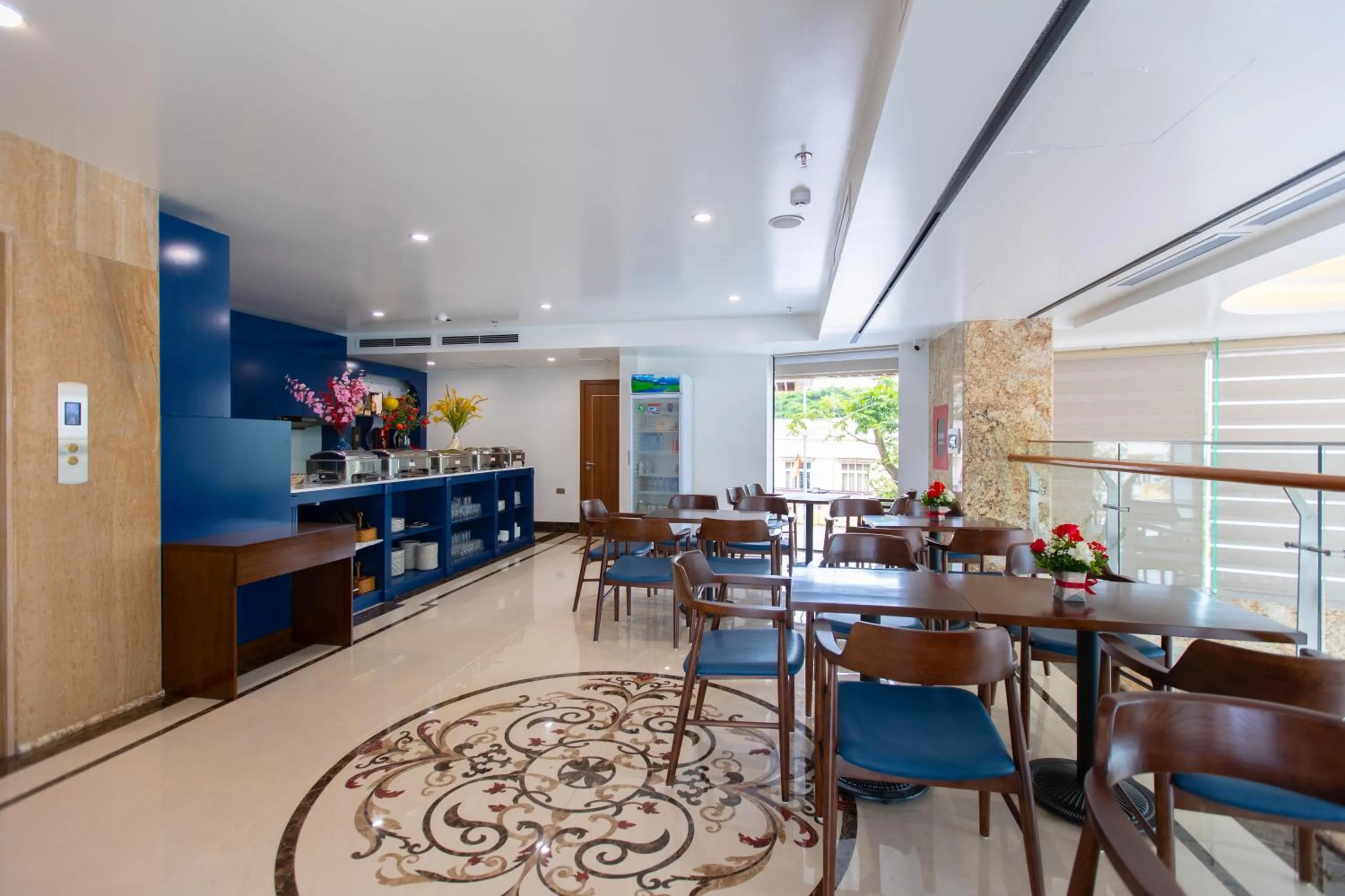 Restaurant/places to eat in SALA HOTEL MÓNG CÁI