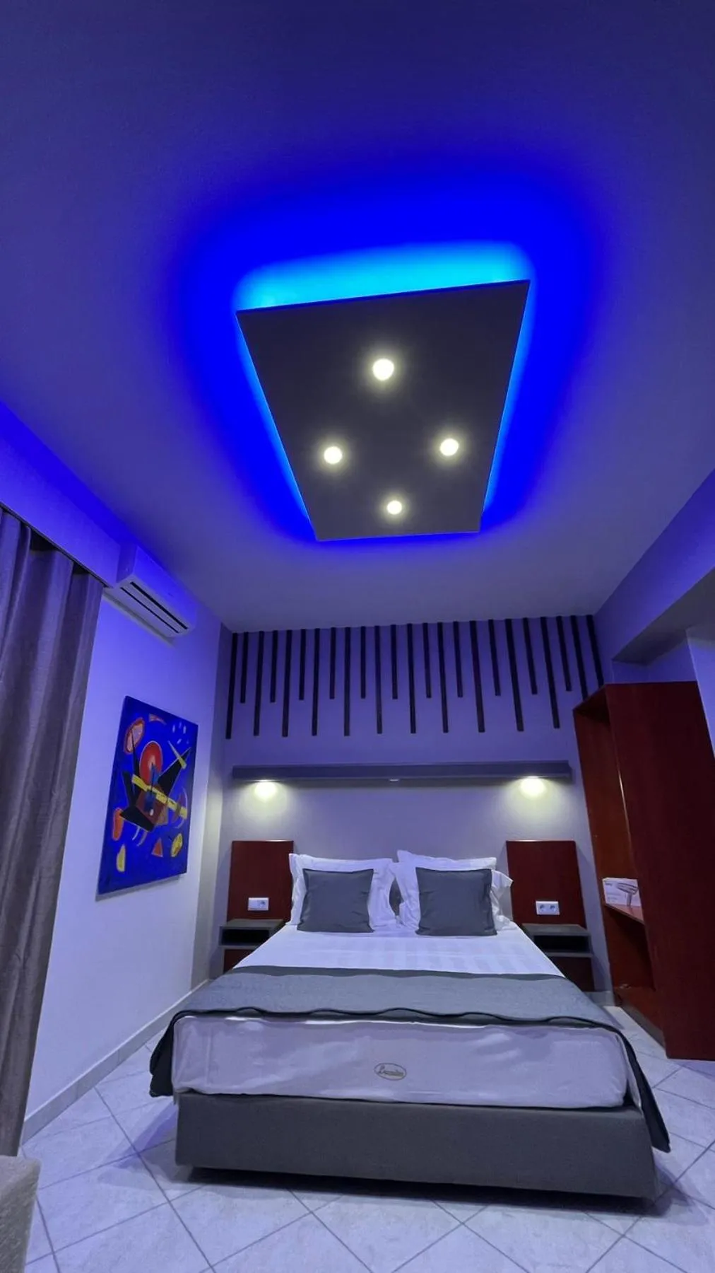 PREMIUM SUITES