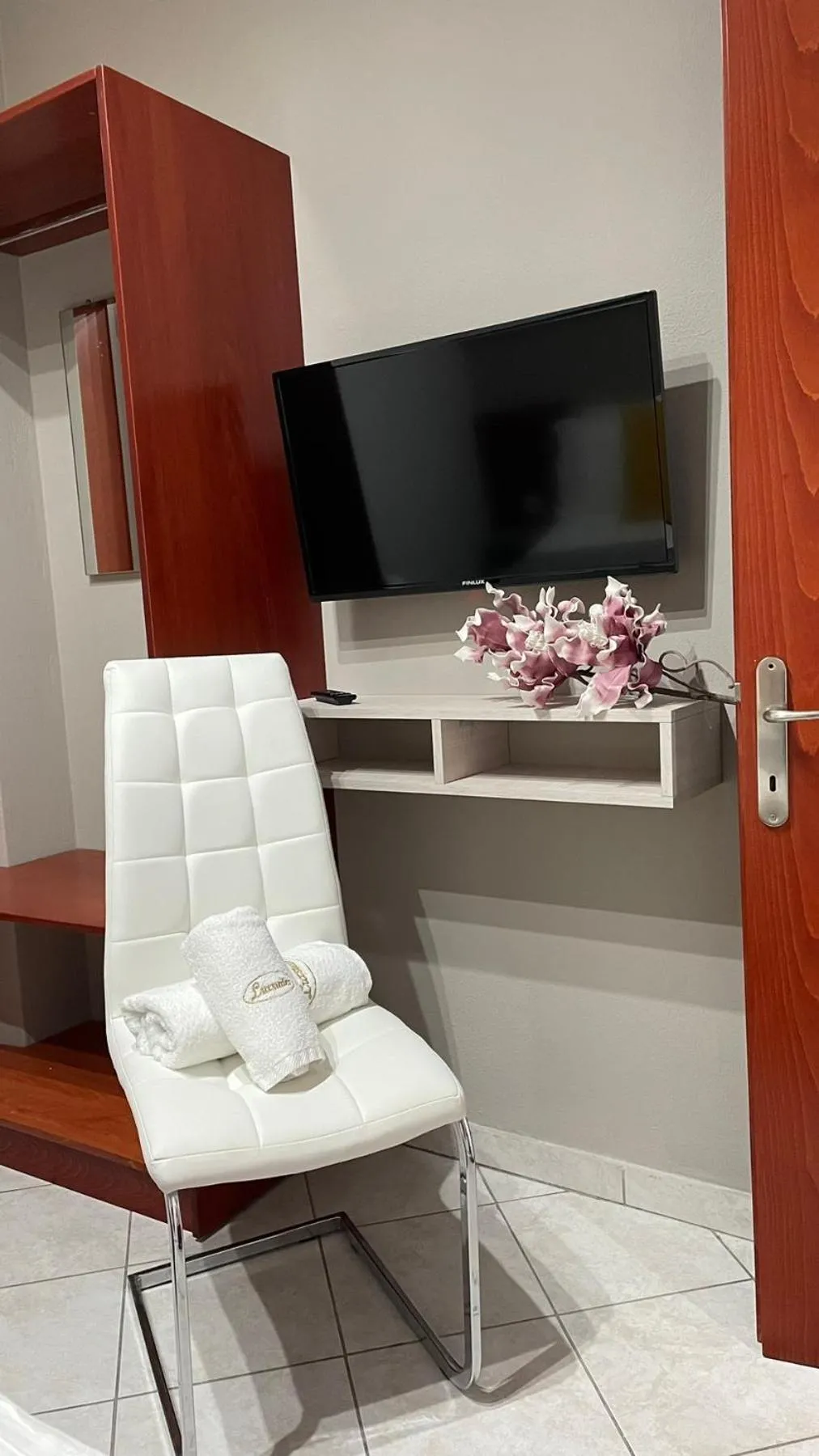 PREMIUM SUITES