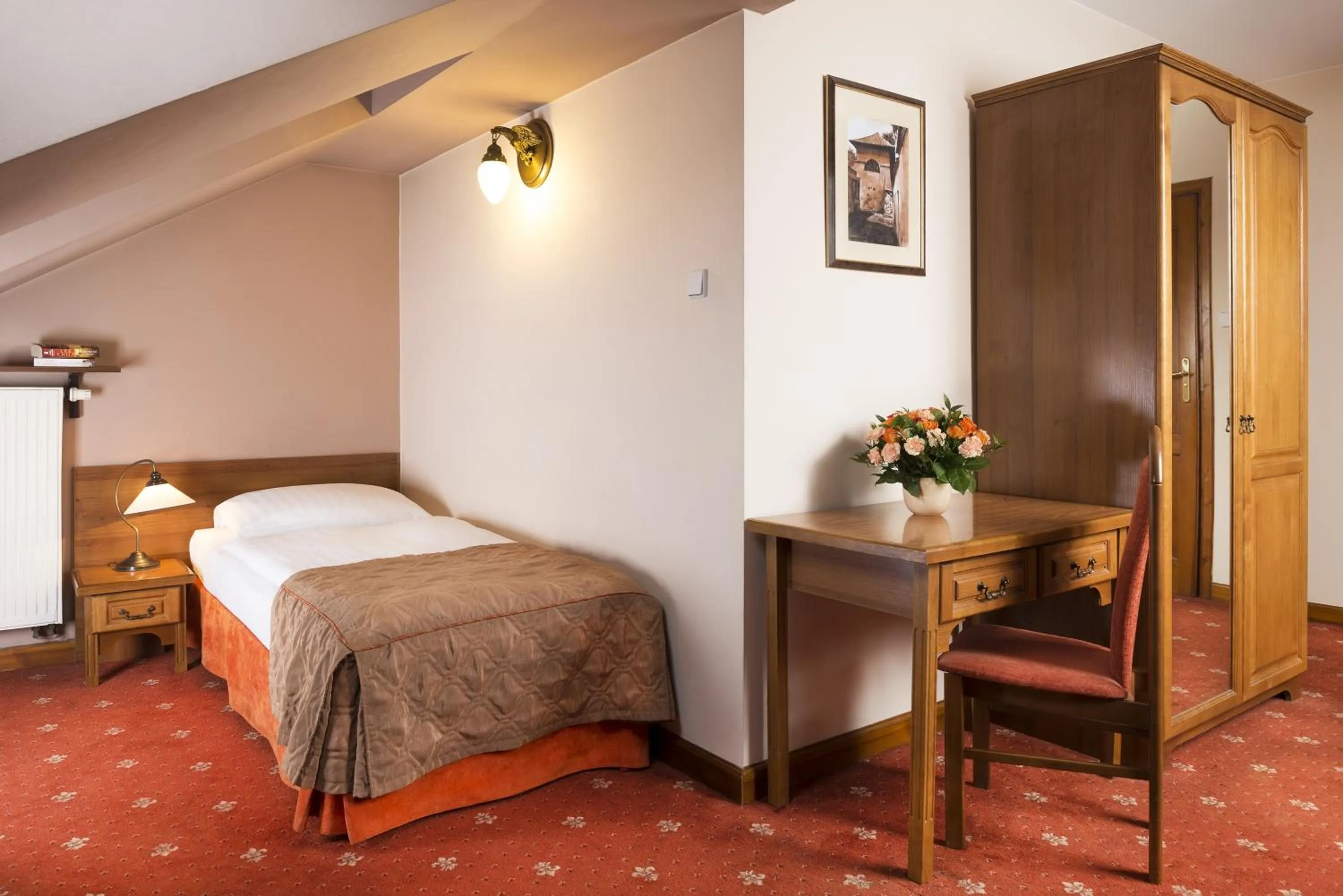 Photo of the whole room, Bed in Hotel Regent