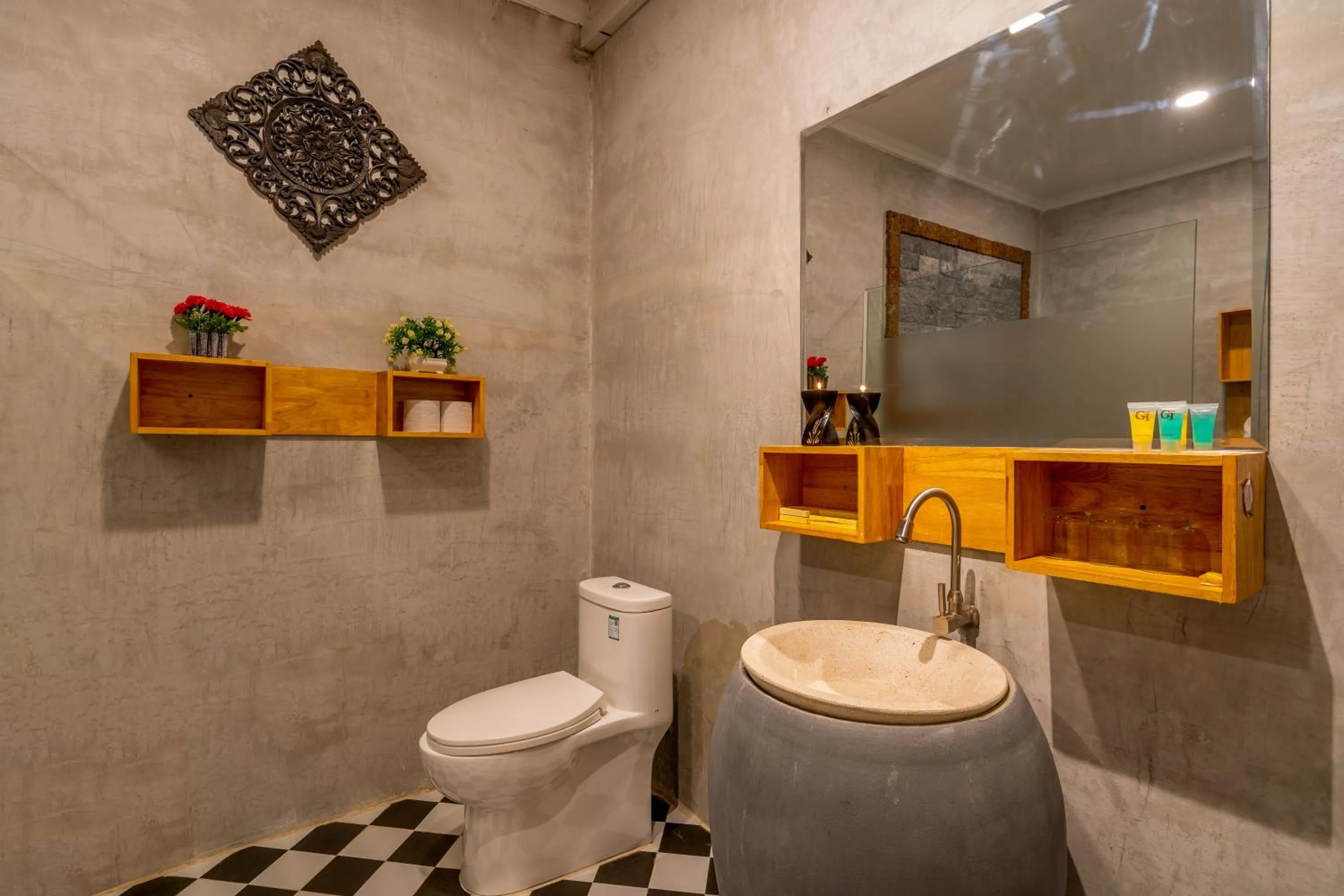 Toilet in Angkor Rithy Boutiquese