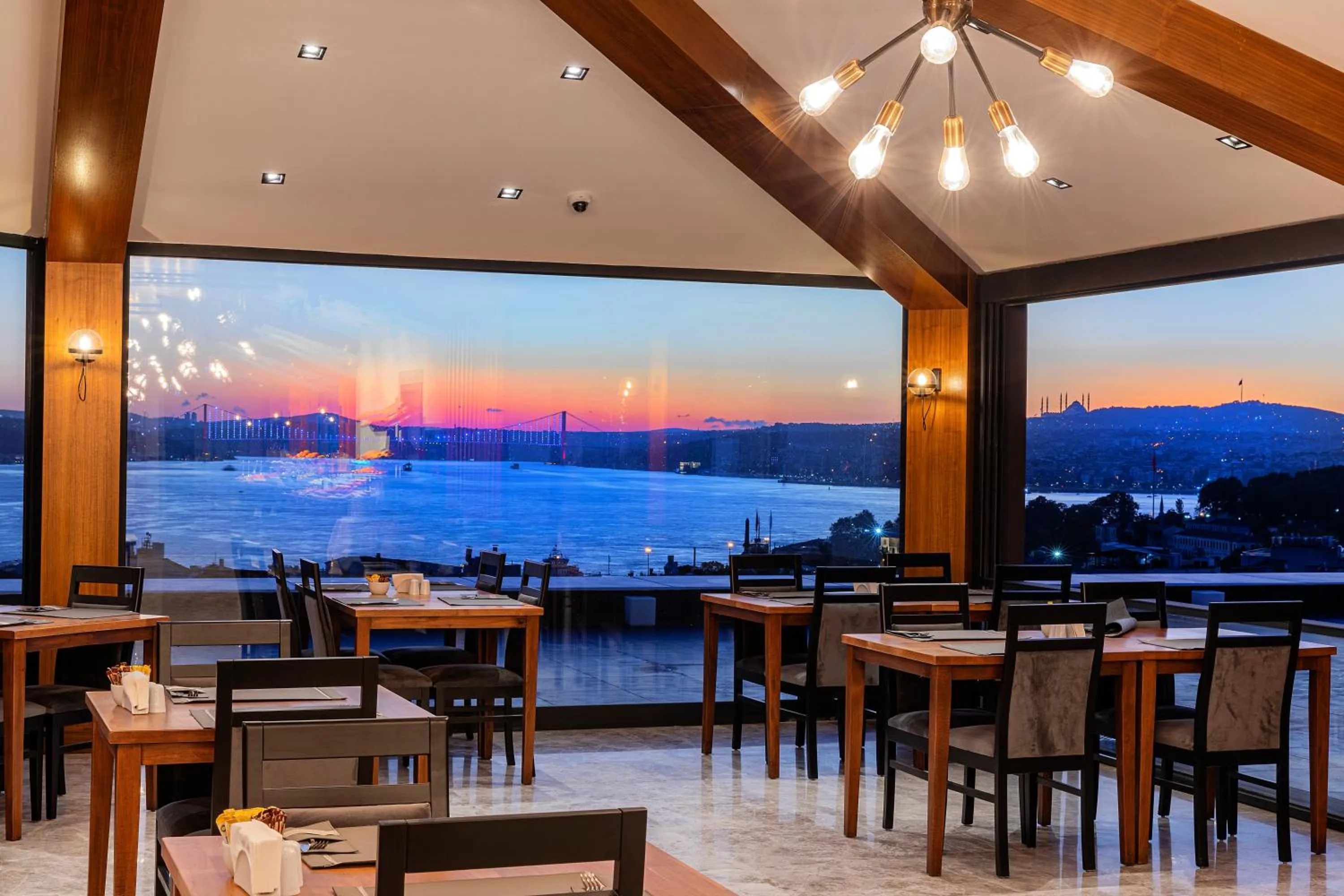 Restaurant/places to eat in Demiray Hotel Old City