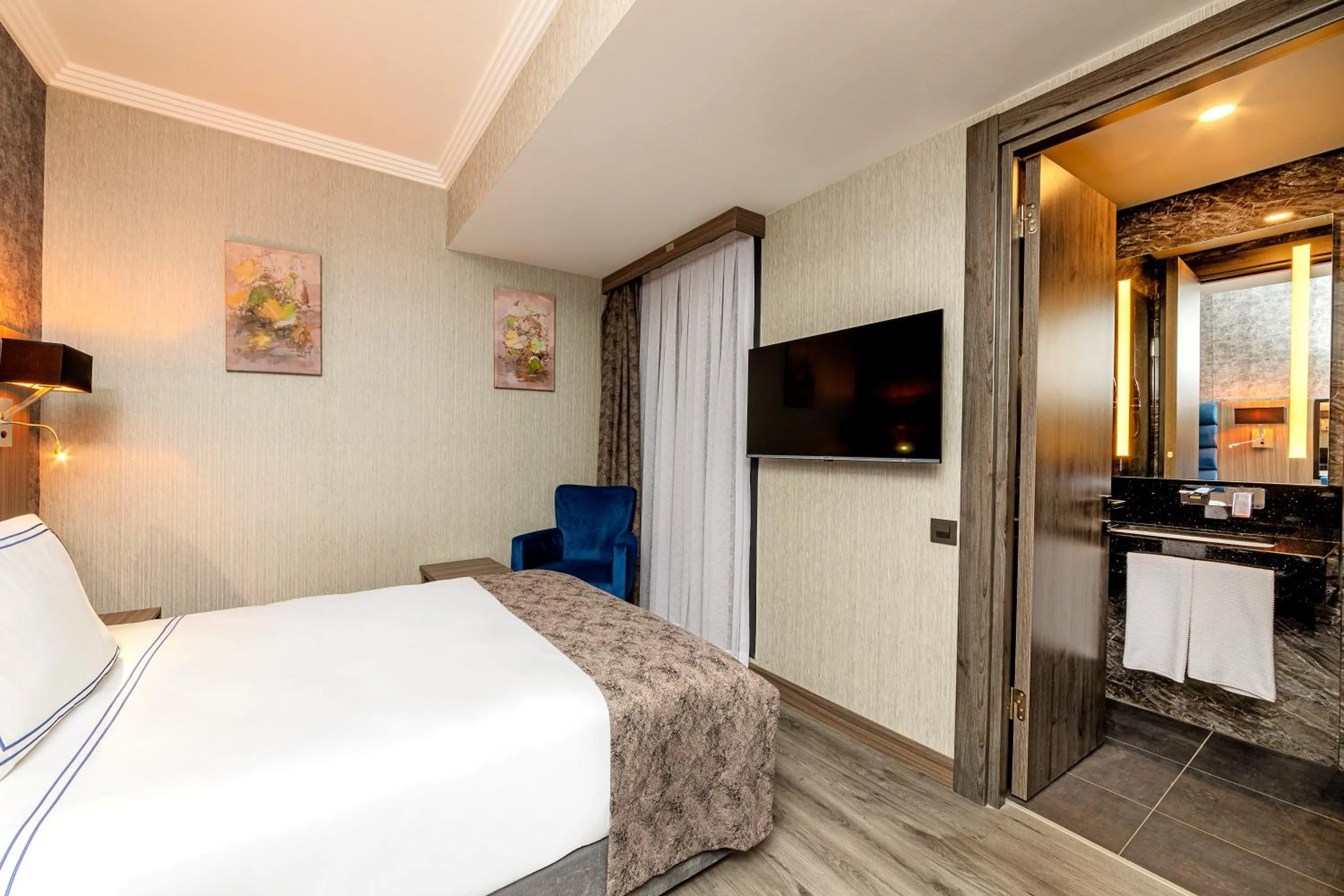 TV and multimedia, Bed in Demiray Hotel Old City