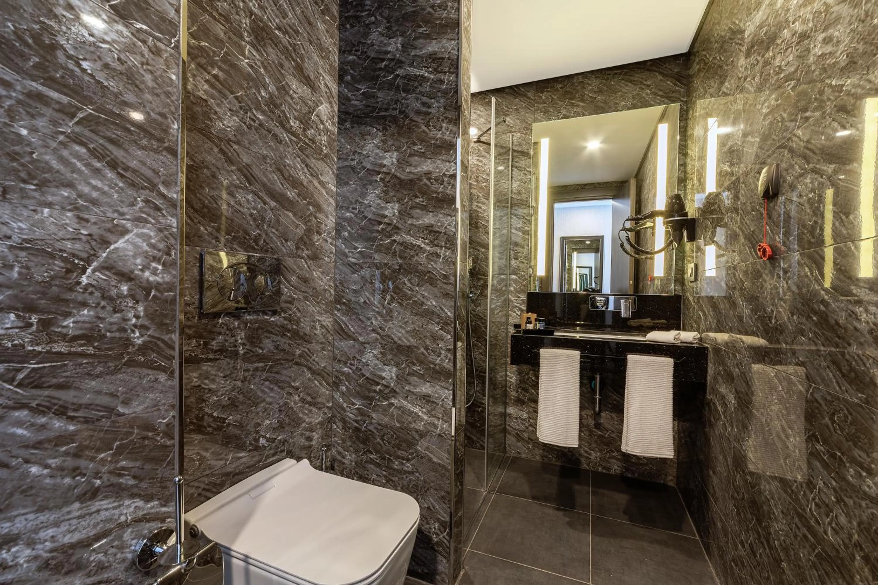 Shower in Demiray Hotel Old City