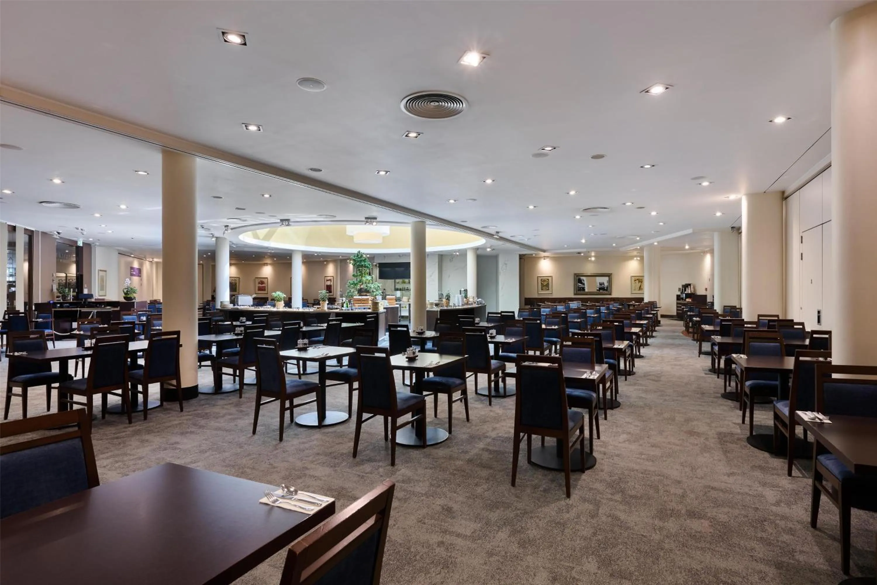 Restaurant/places to eat in Radisson Blu Sobieski
