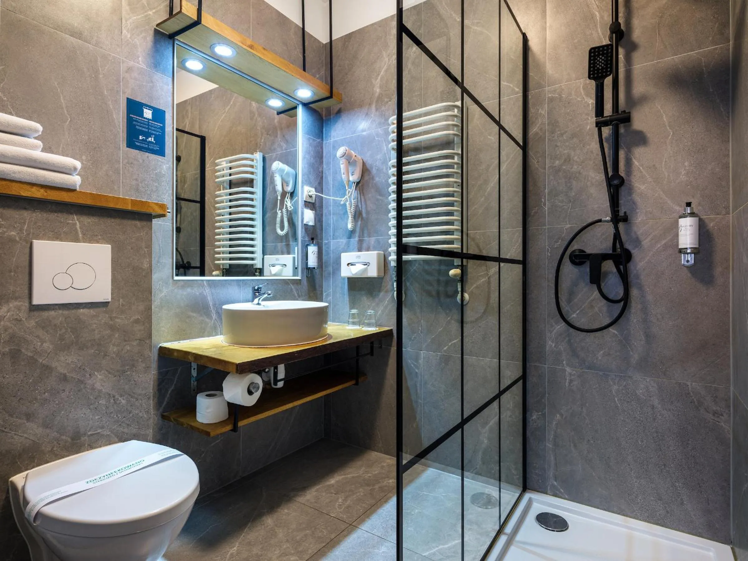 Shower in Hotel Batory