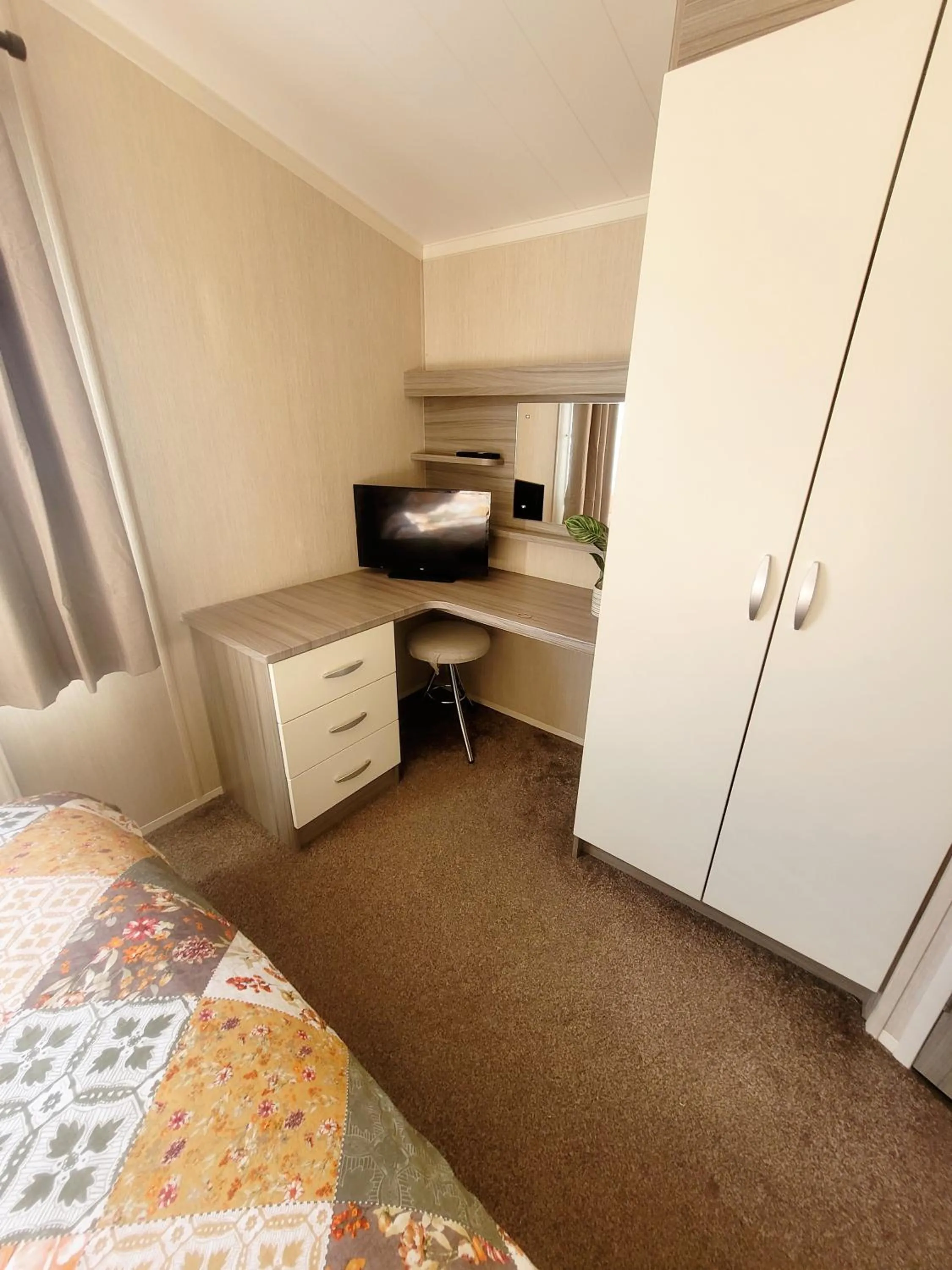 Bed in Golden Palm Getaway's PG143