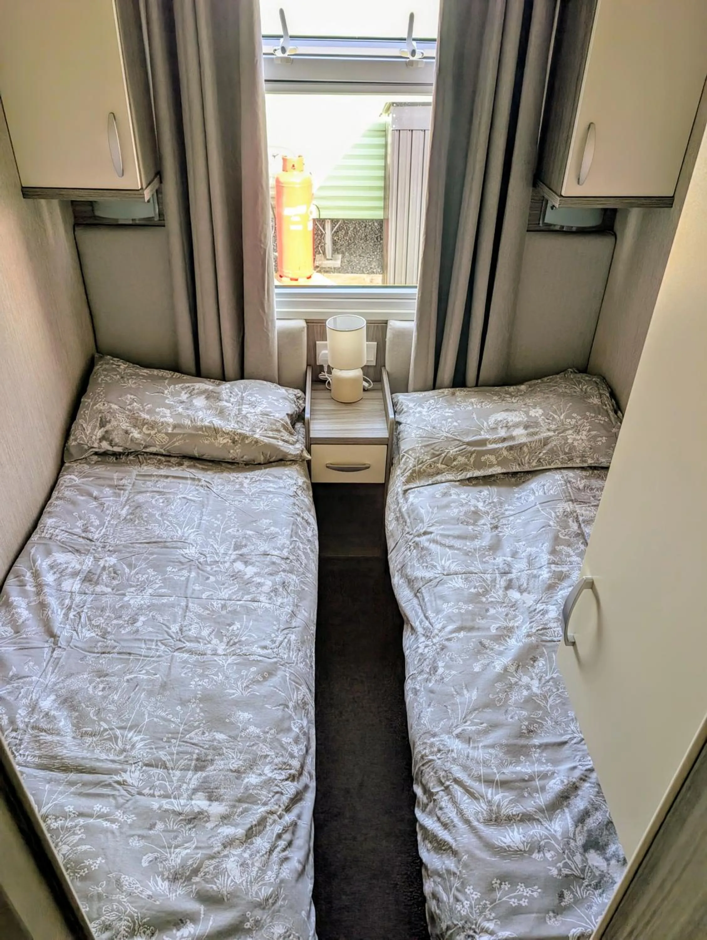 Bed in Golden Palm Getaway's PG143
