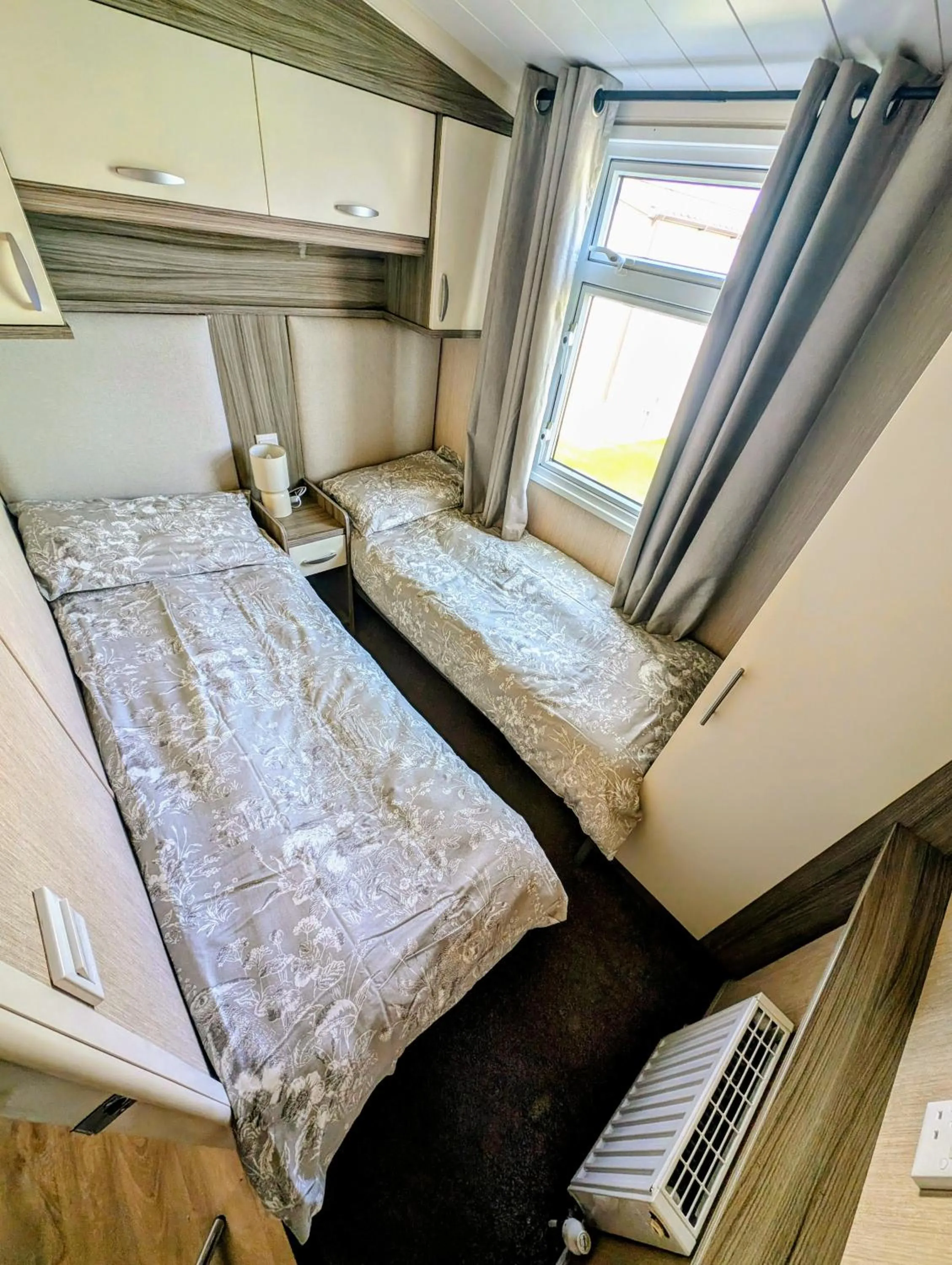 Bed in Golden Palm Getaway's PG143
