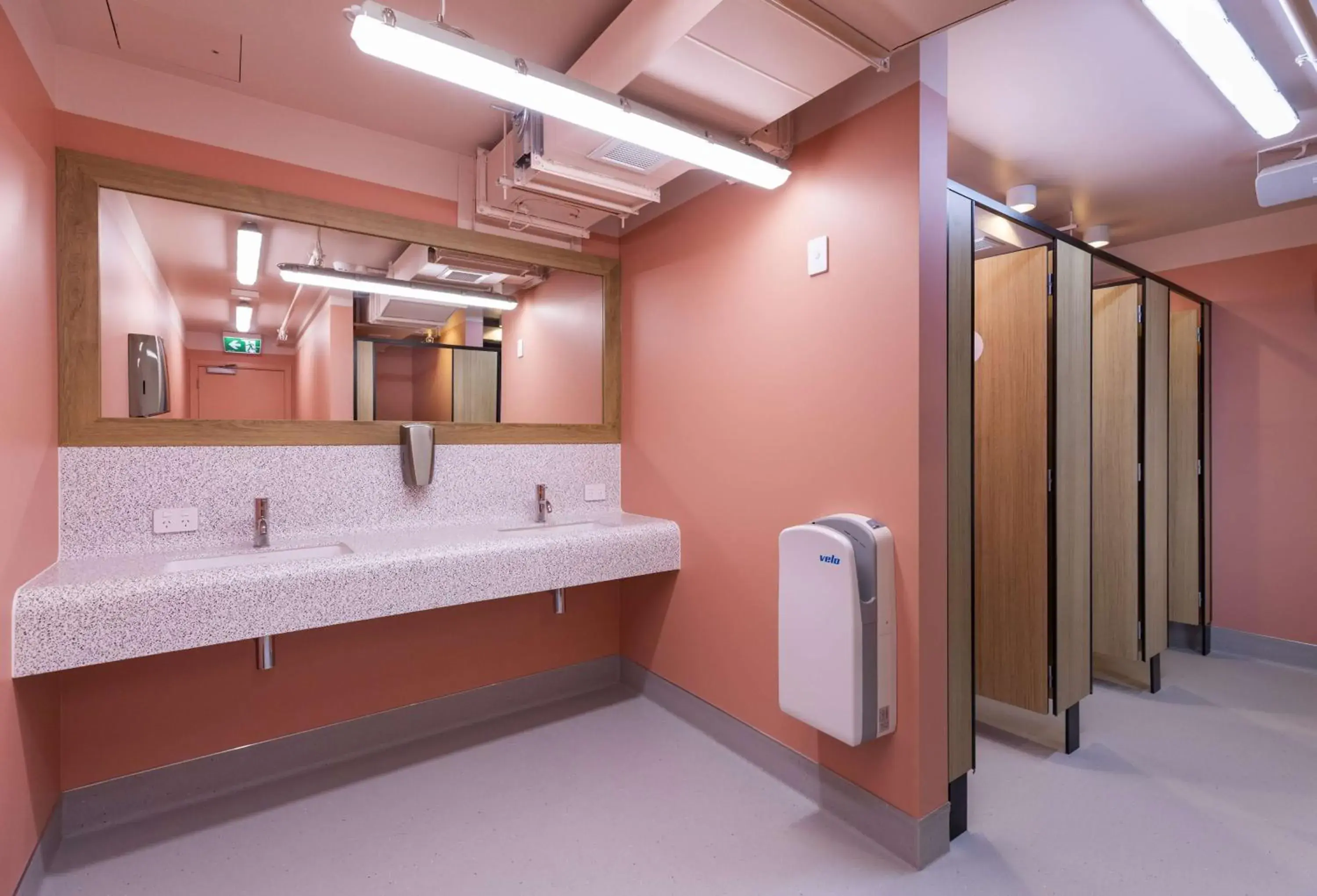 Property building in LyLo Auckland Hotel Property building in LyLo Auckland Hotel