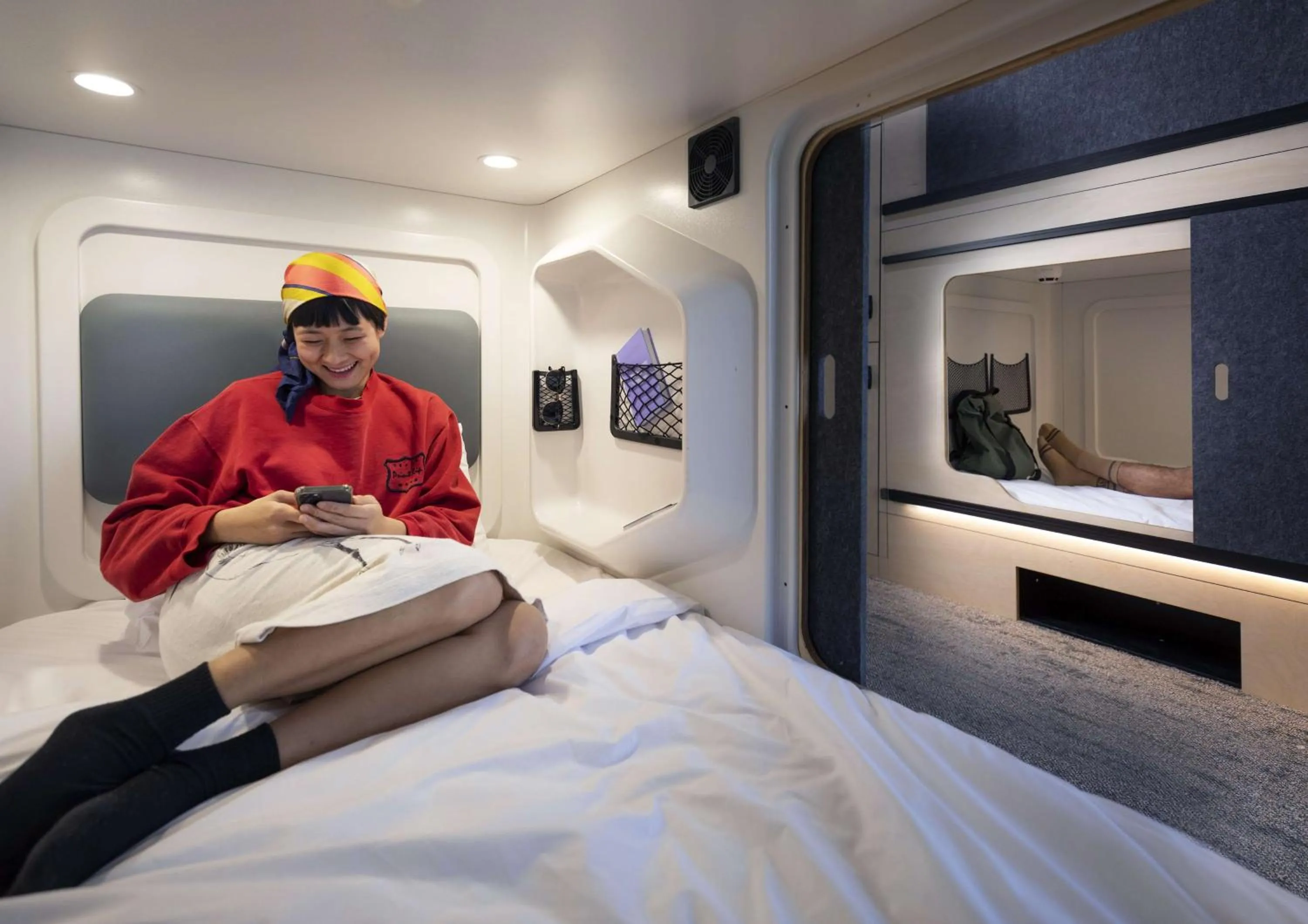 Bedroom, Bed in LyLo Auckland Hotel