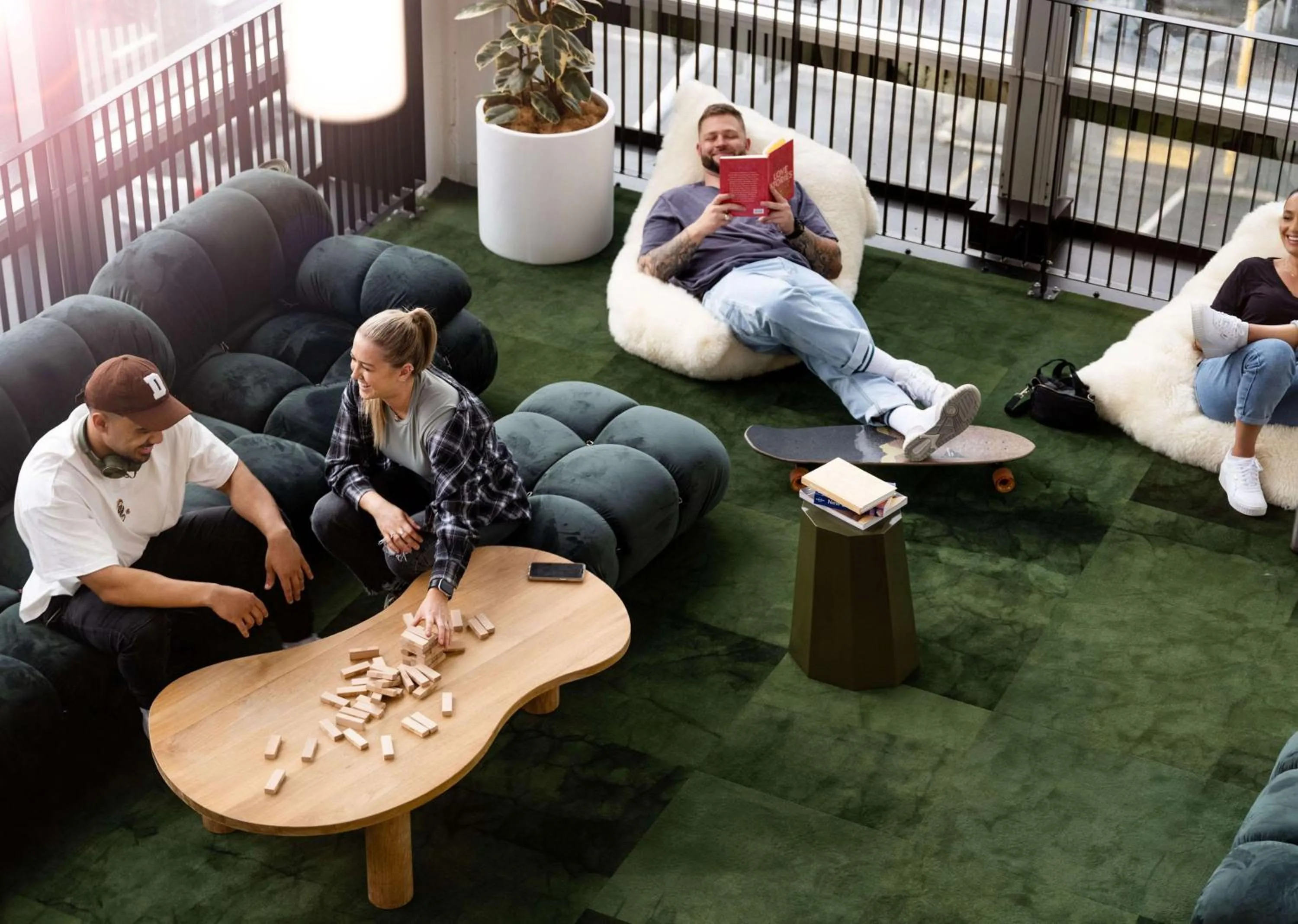 Lounge or bar in LyLo Auckland Hotel