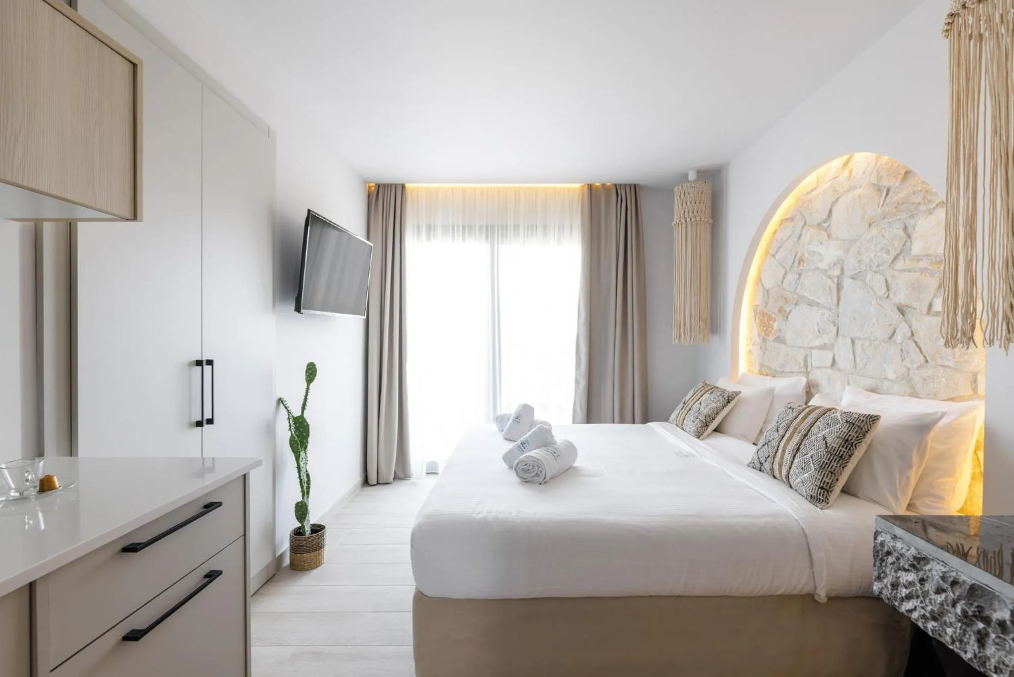 Bed in Amalthia Luxury Suites