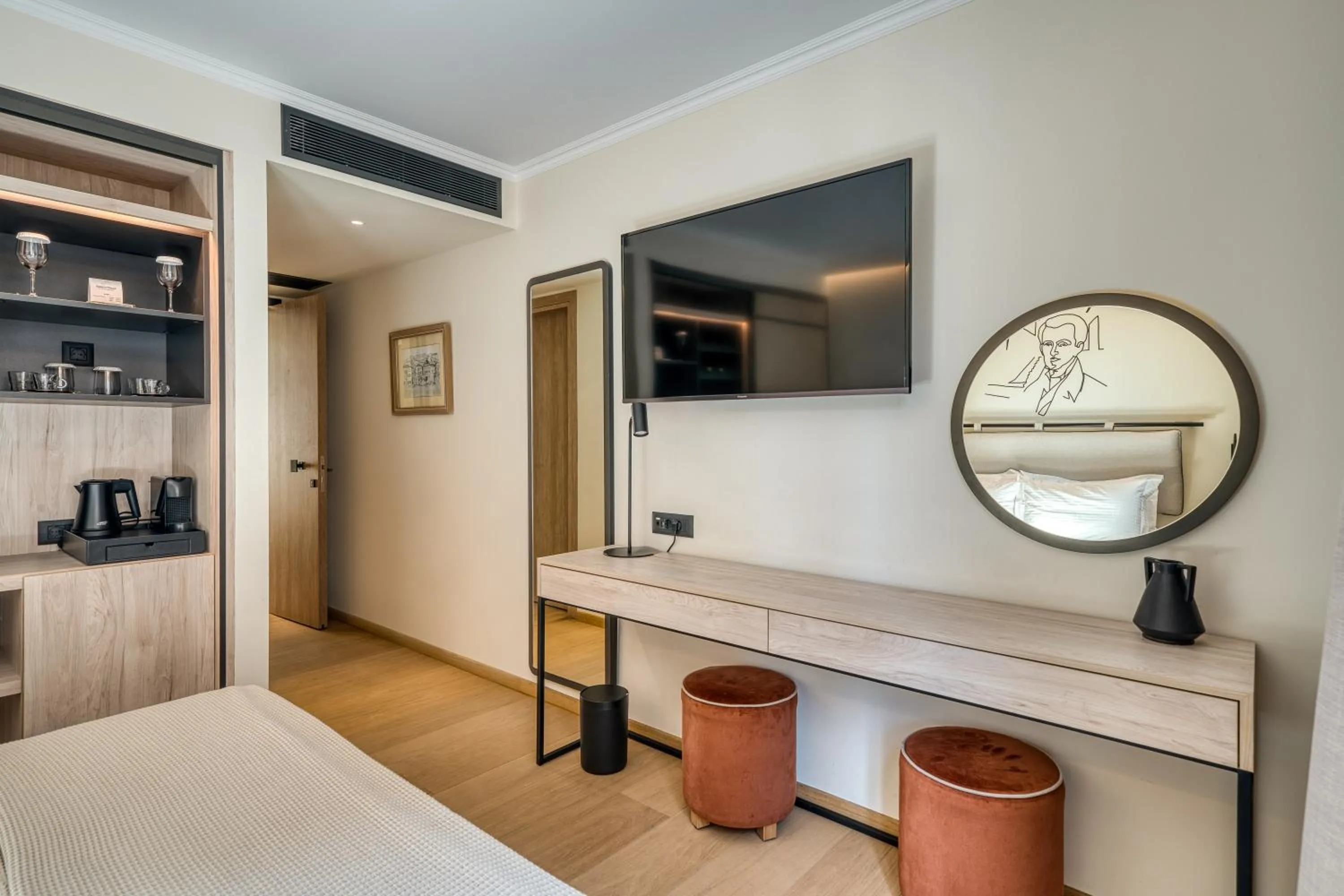 Photo of the whole room, Bed in Epoch House & The Orange Shop - Adults Only