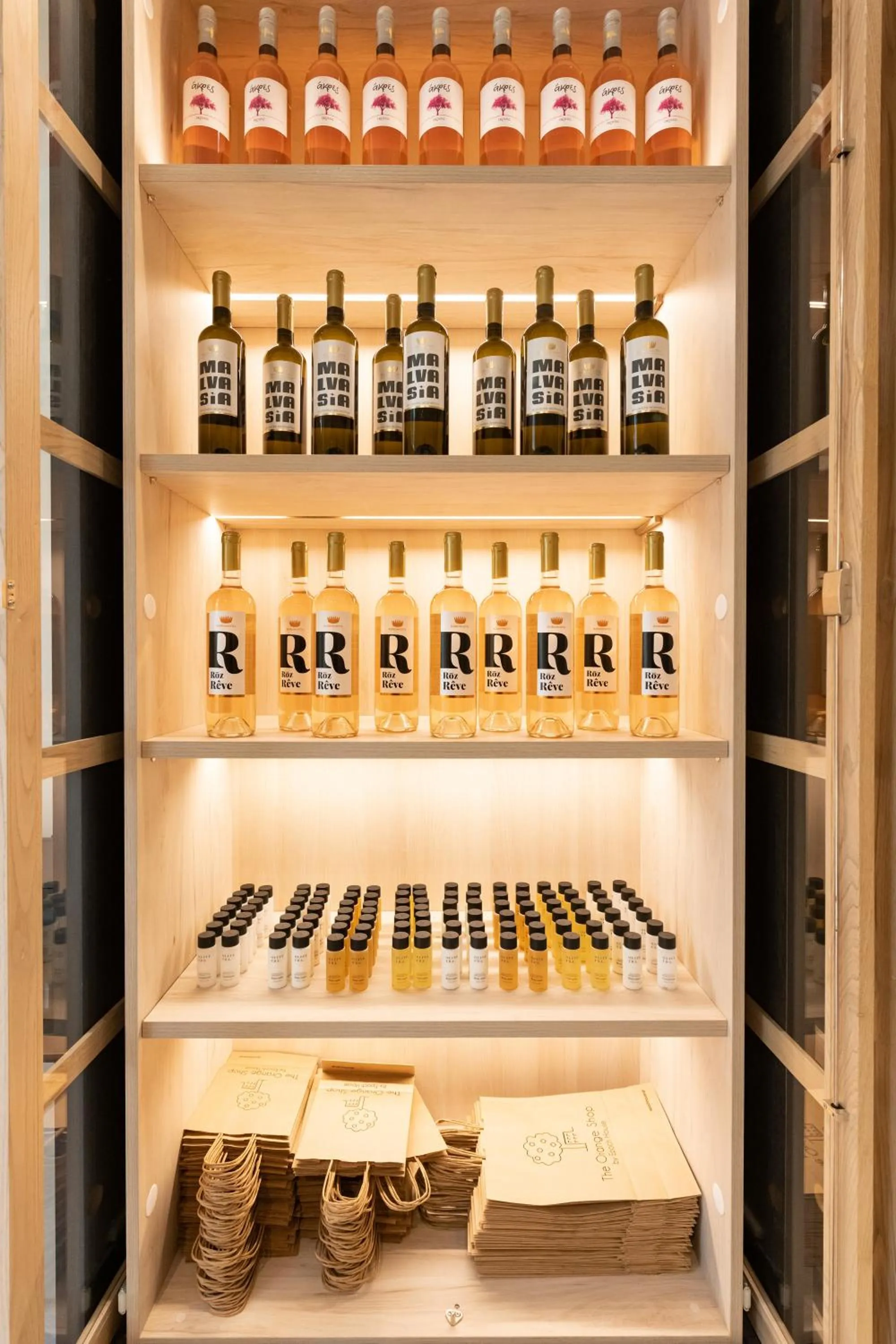 Alcoholic drinks in Epoch House & The Orange Shop - Adults Only