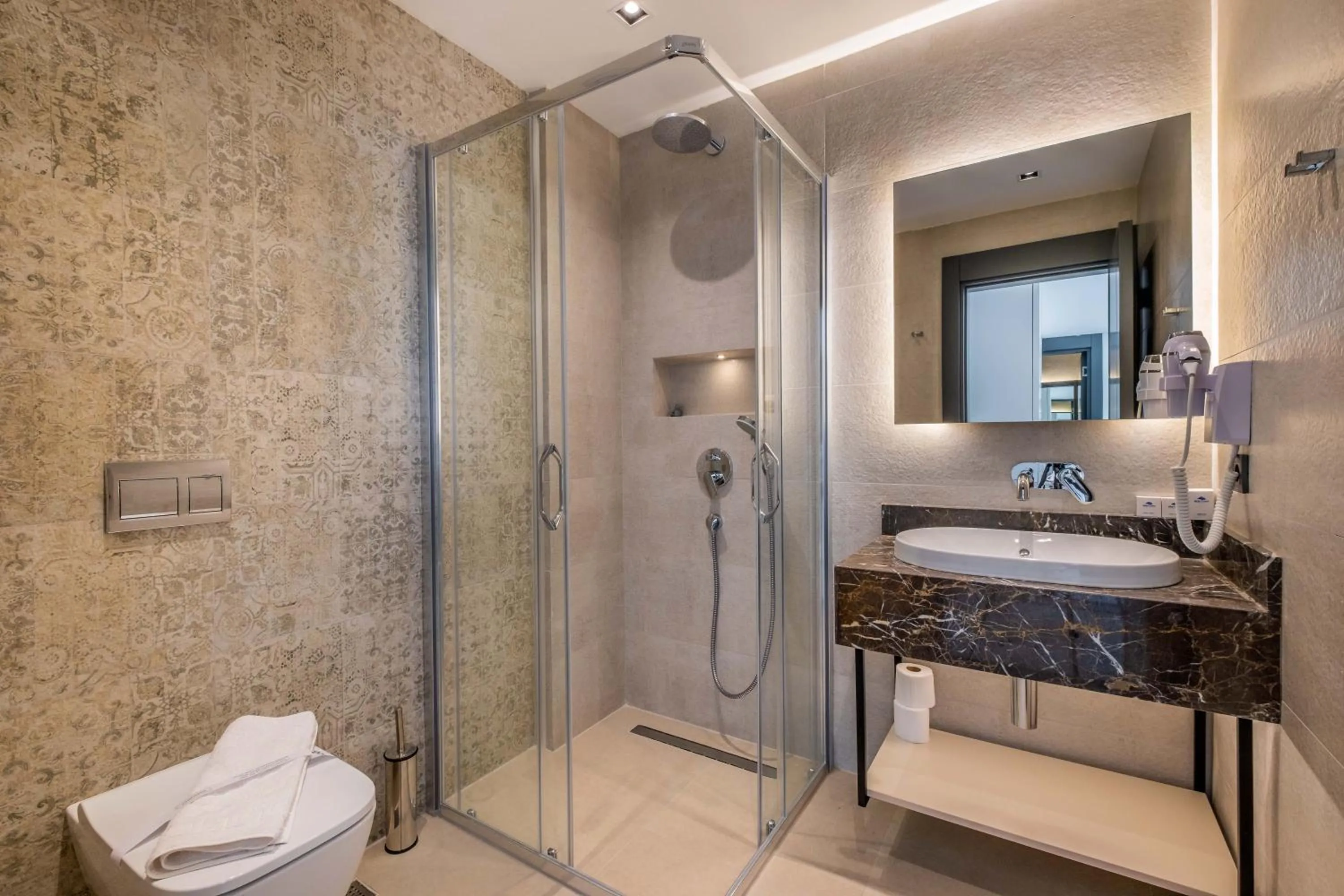 Shower in SeaTown Hotel