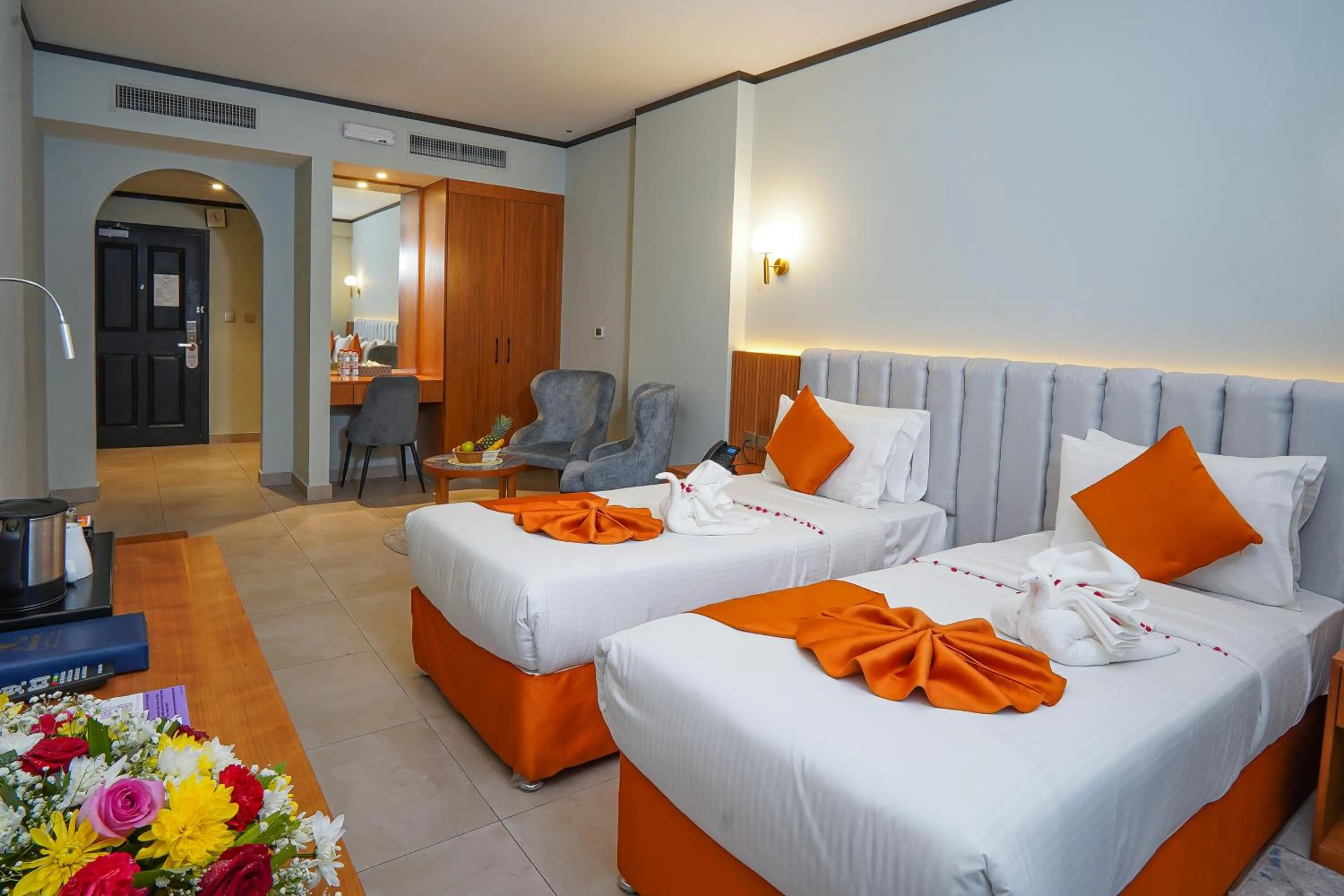 Bedroom, Bed in Concorde Palace Hotel