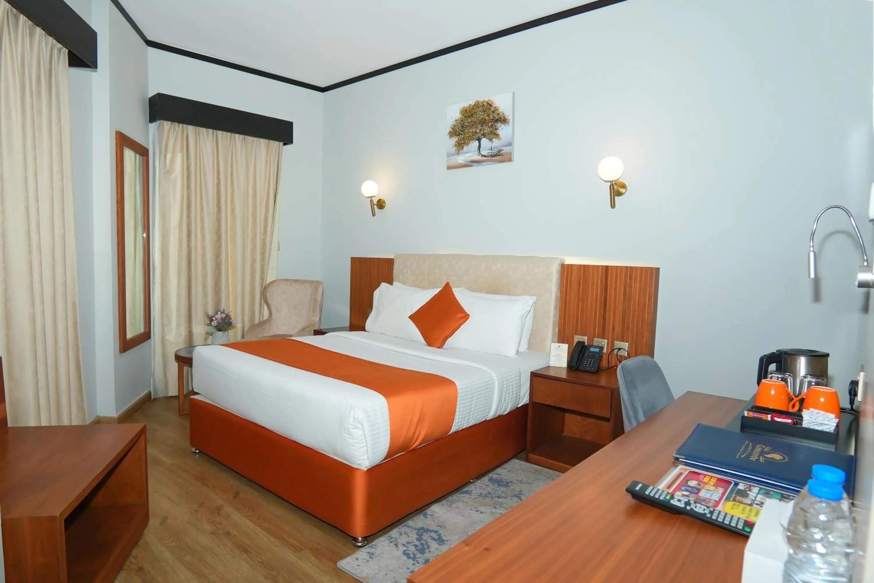 Bedroom, Bed in Concorde Palace Hotel