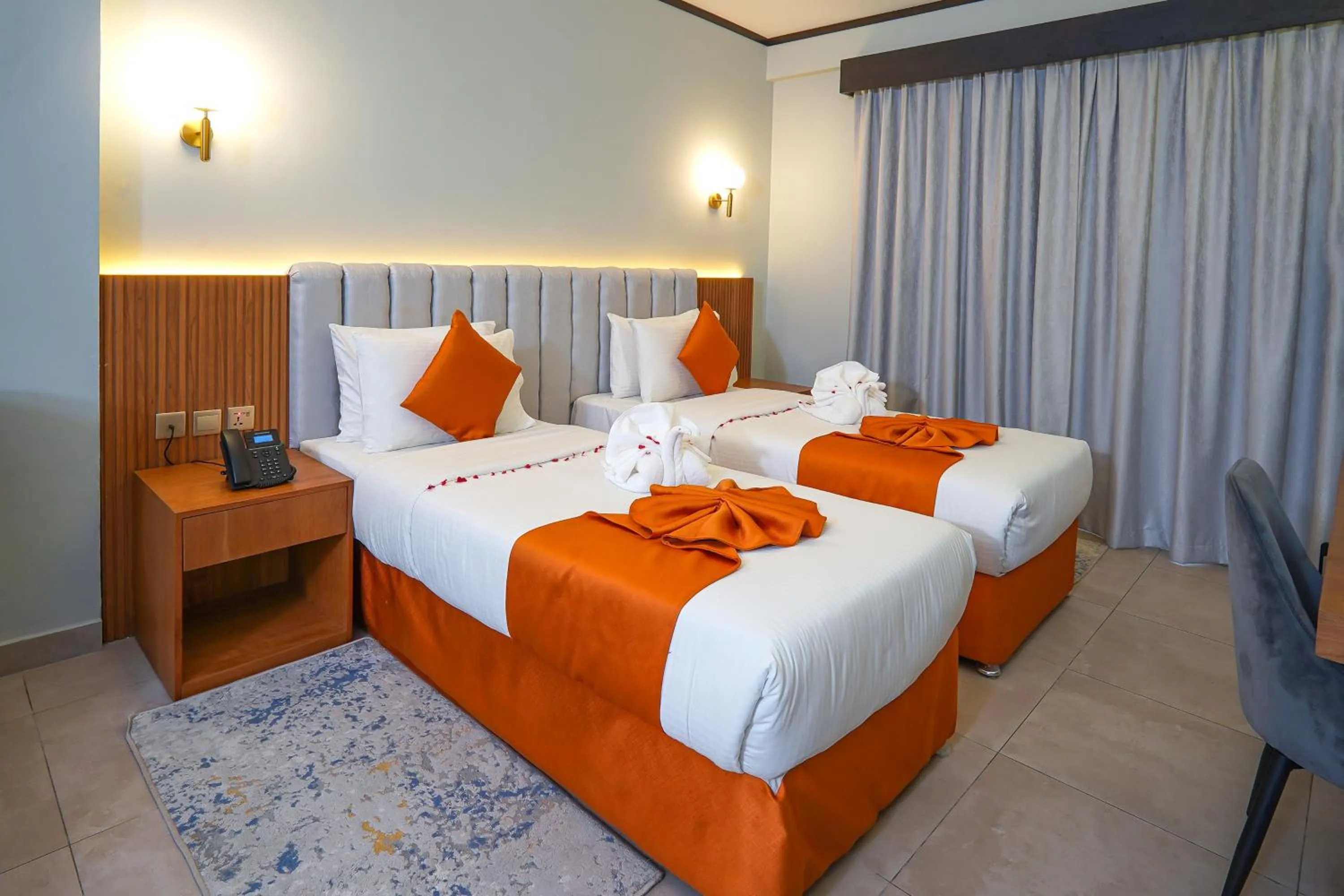 Bedroom, Bed in Concorde Palace Hotel