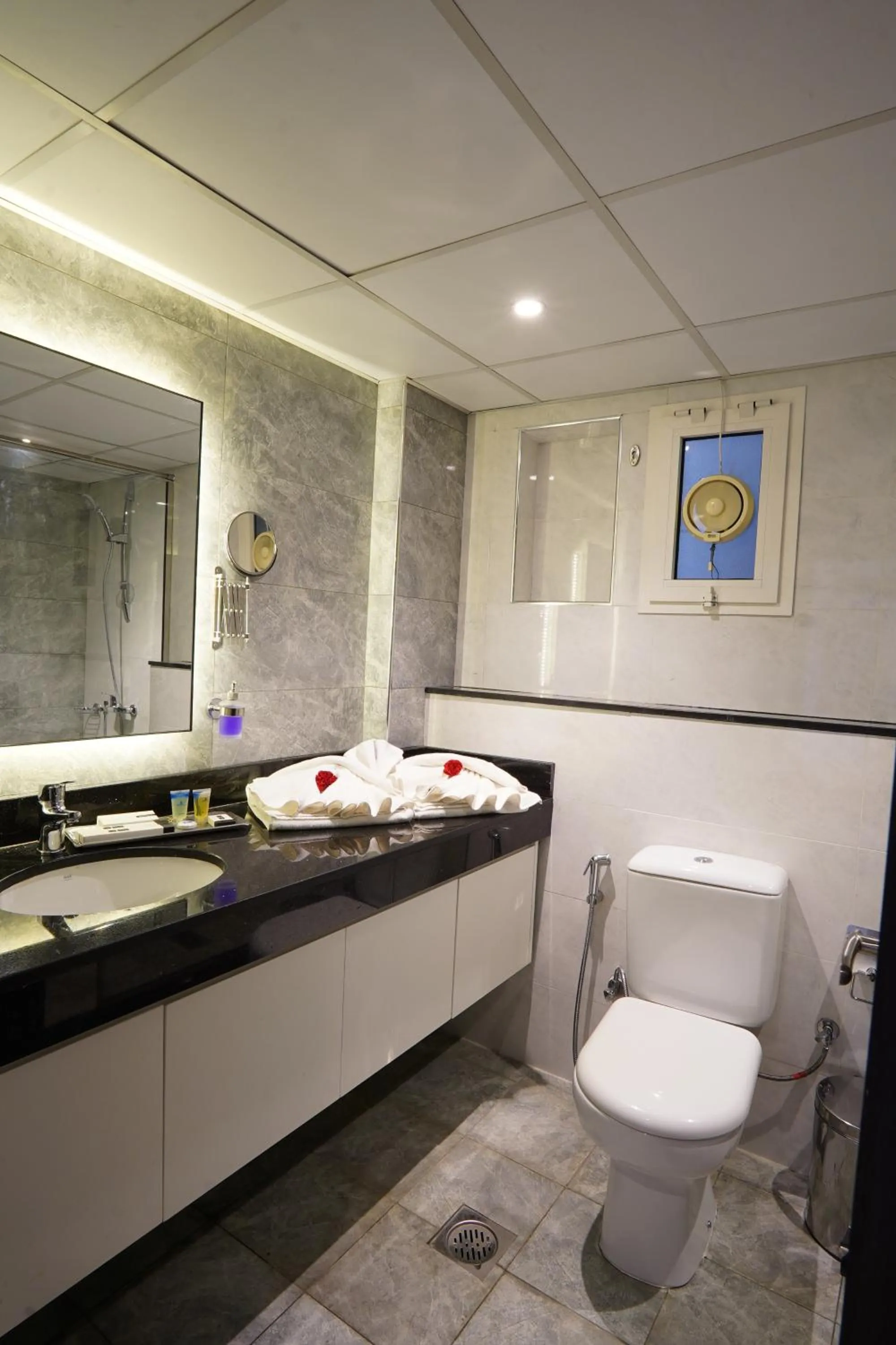 Toilet in Concorde Palace Hotel