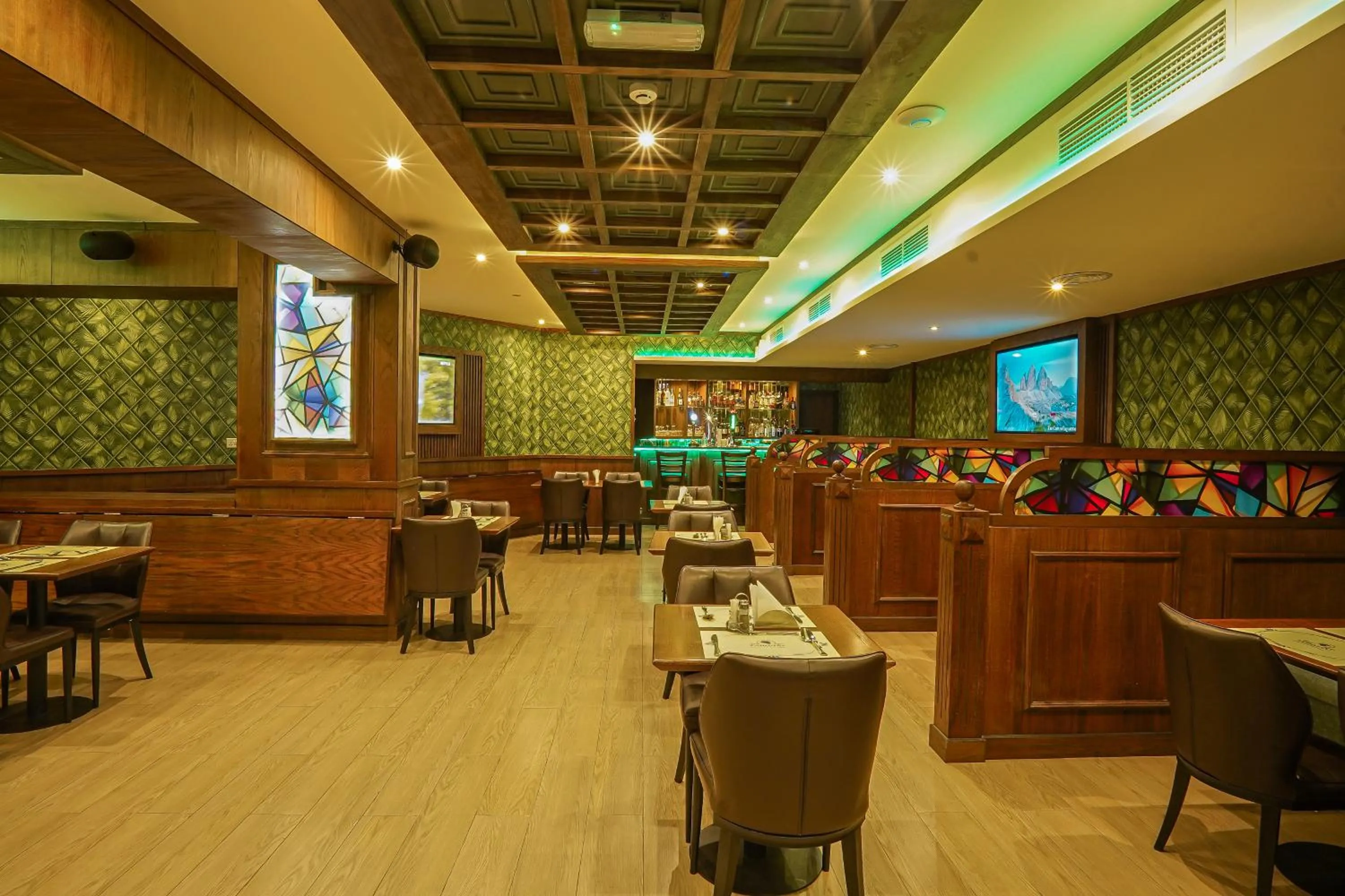 Restaurant/places to eat in Concorde Palace Hotel