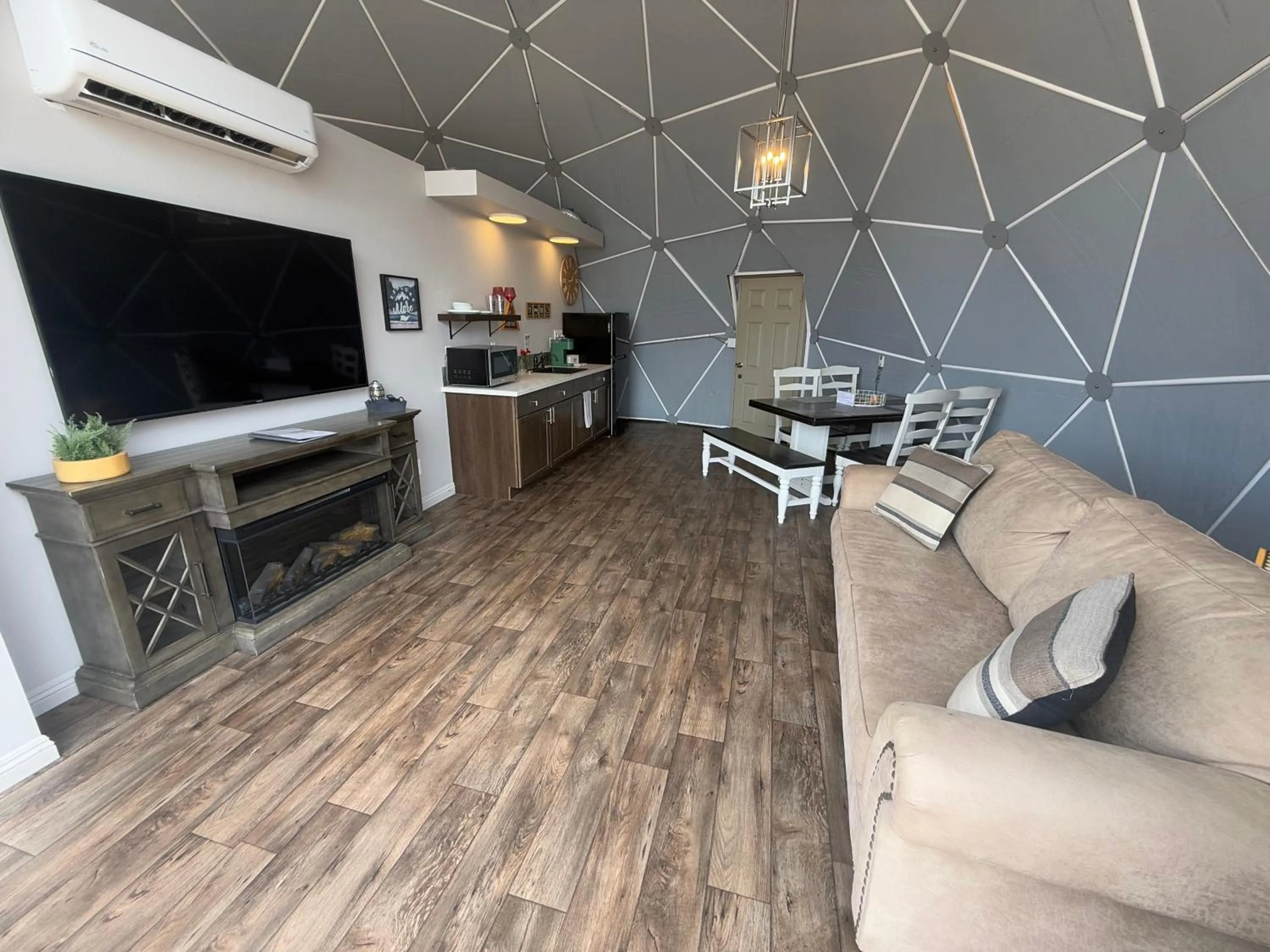 Kitchen or kitchenette in Bryce Glamp And Camp