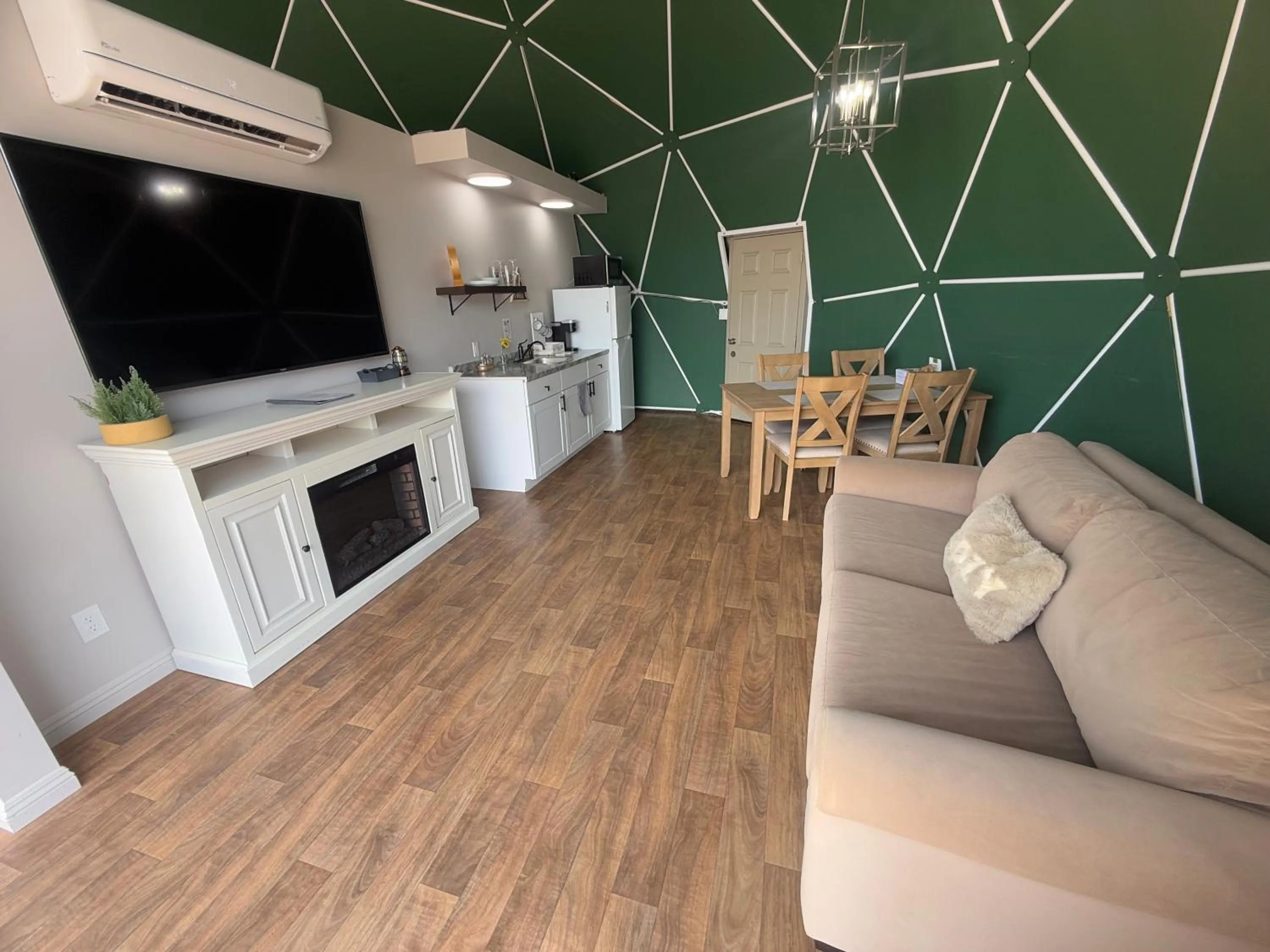 TV and multimedia in Bryce Glamp And Camp