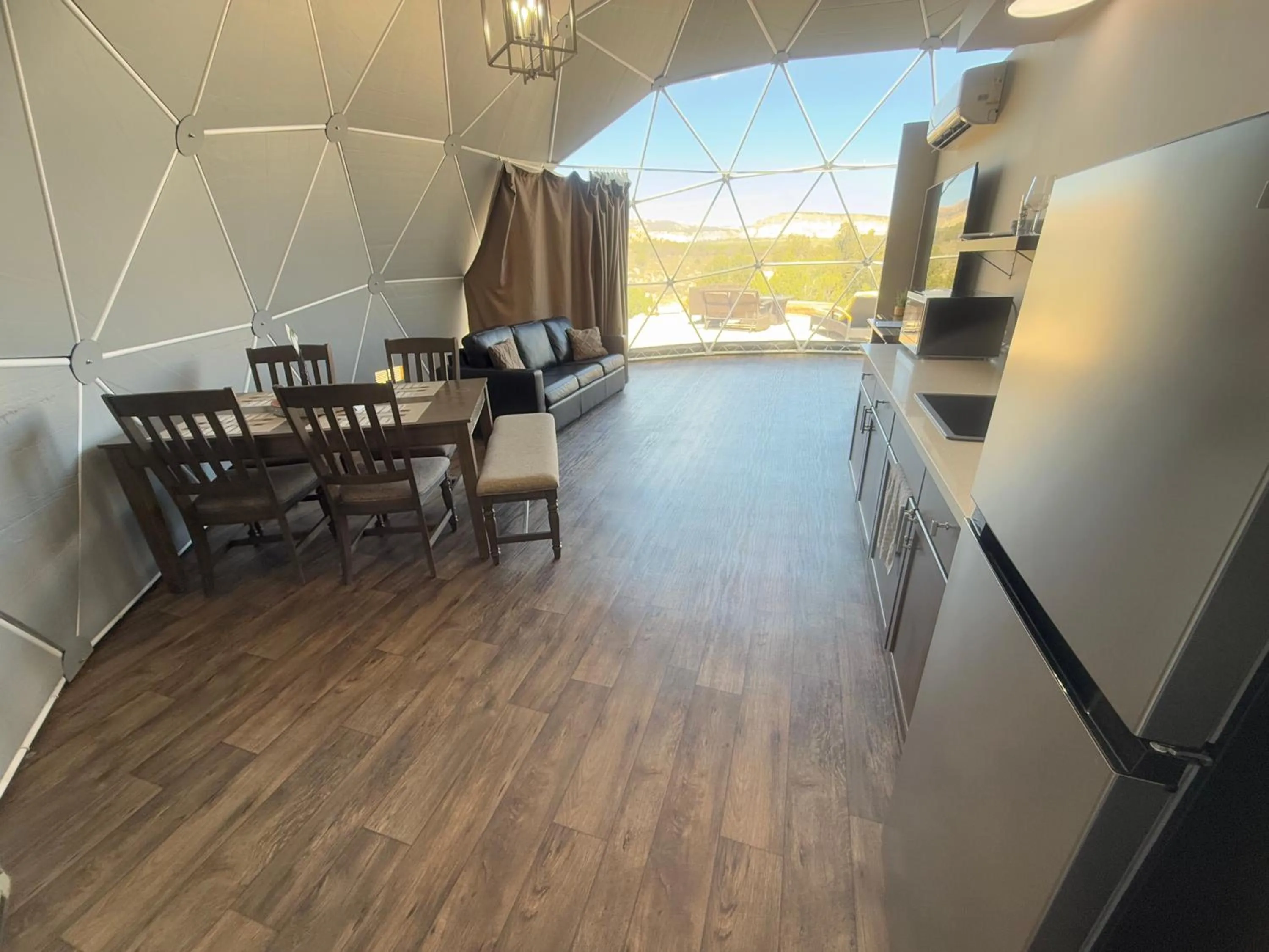 TV and multimedia in Bryce Glamp And Camp