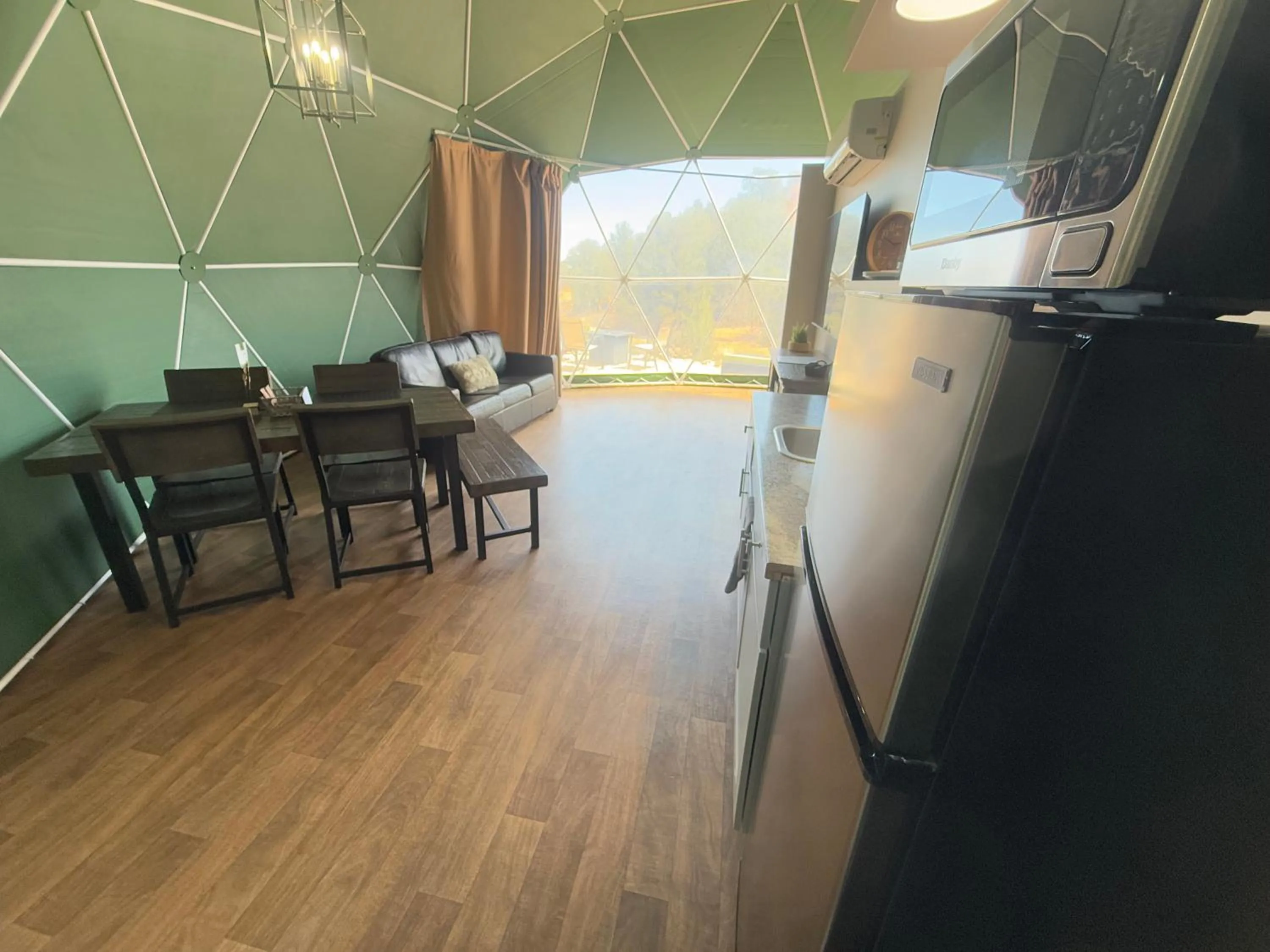 Kitchen or kitchenette in Bryce Glamp And Camp