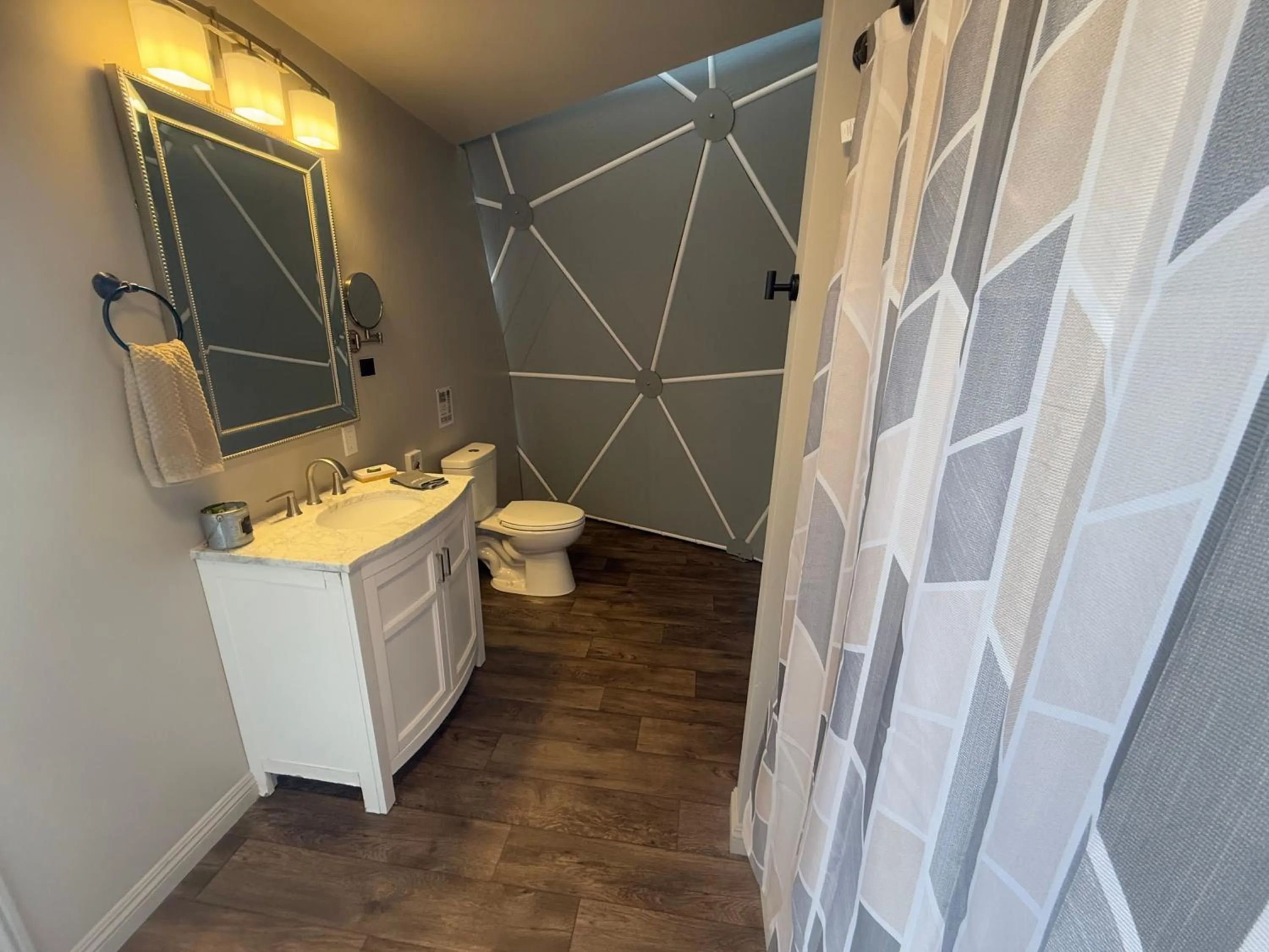 Shower in Bryce Glamp And Camp