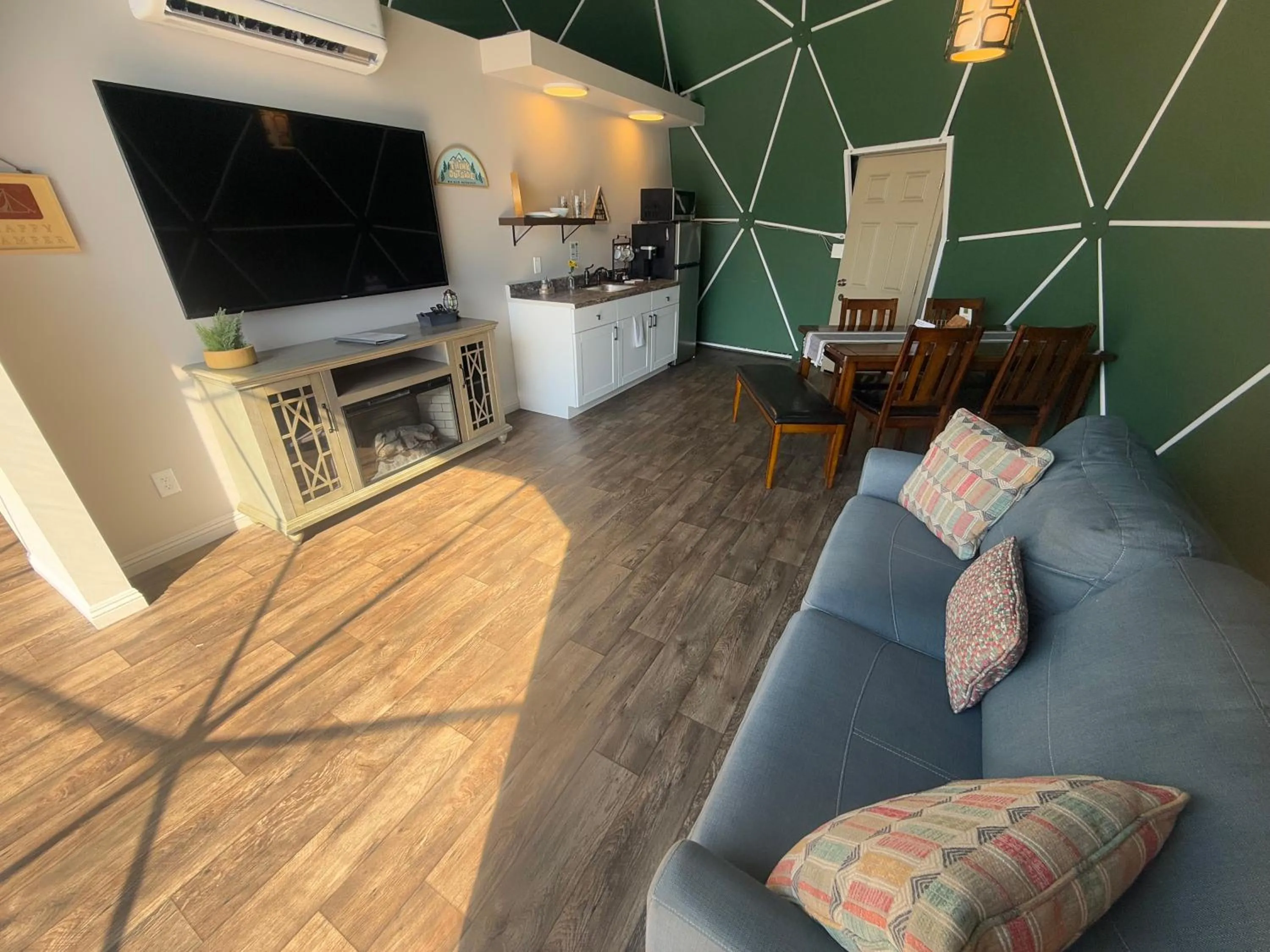 TV and multimedia in Bryce Glamp And Camp