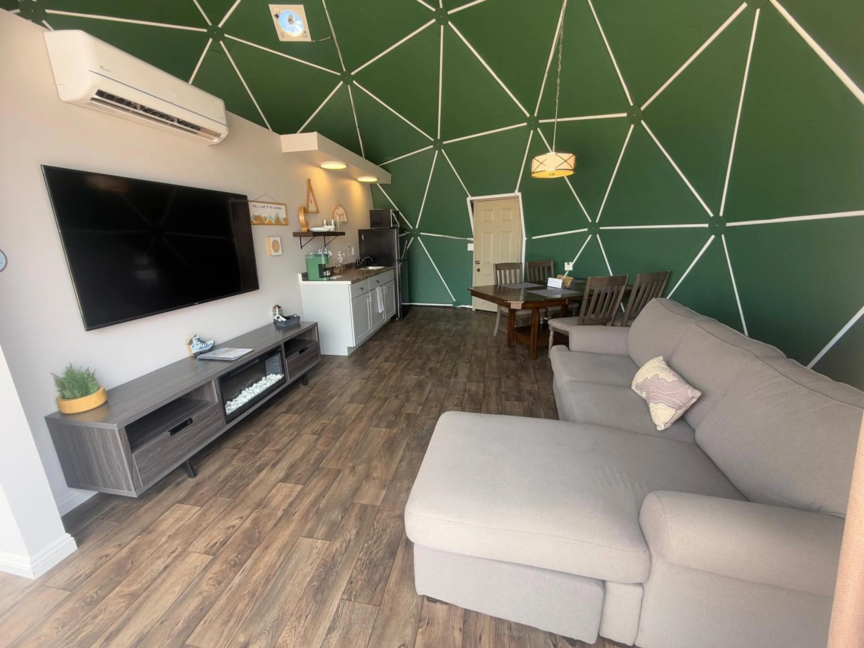 TV and multimedia in Bryce Glamp And Camp