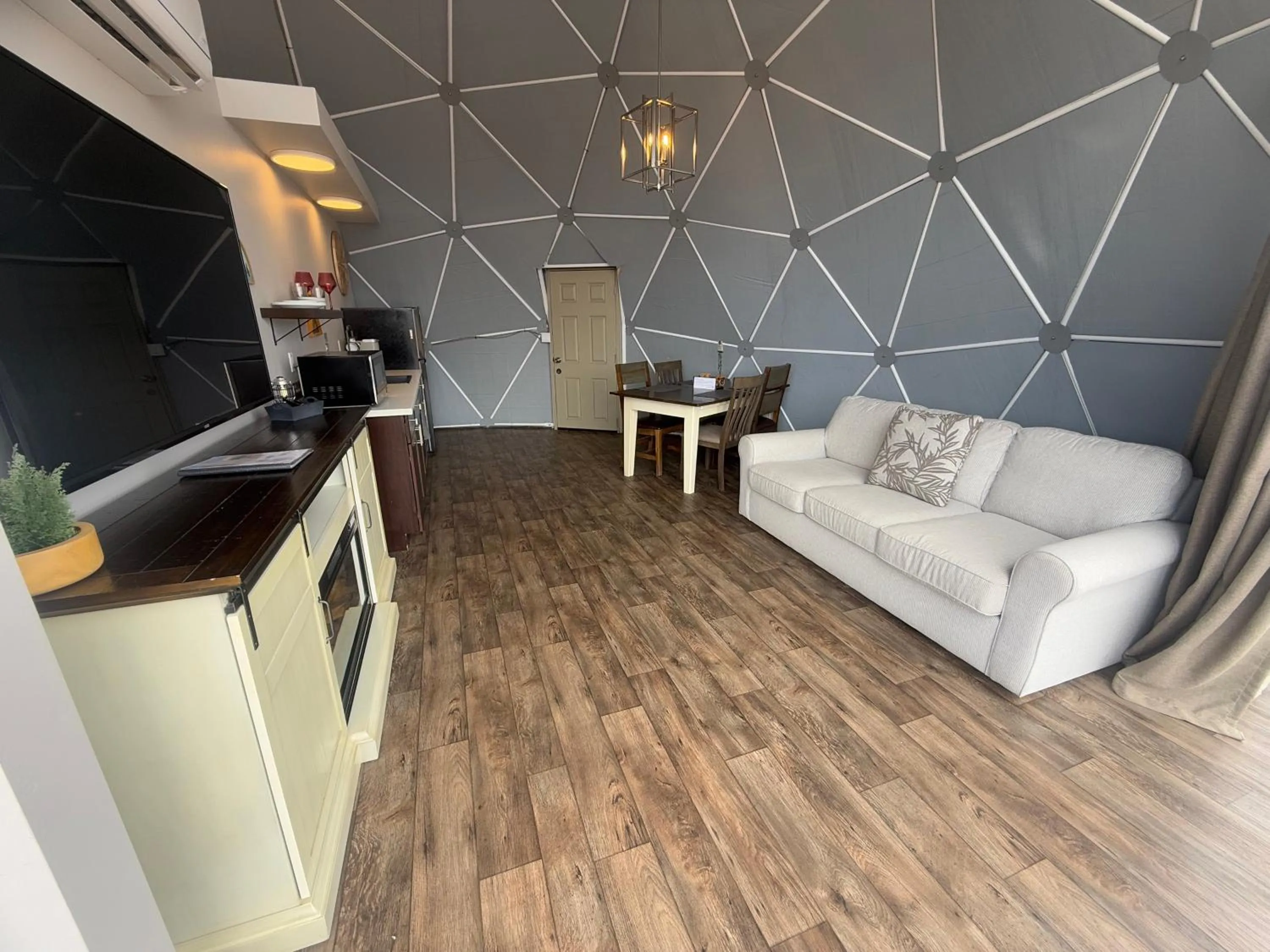 TV and multimedia in Bryce Glamp And Camp