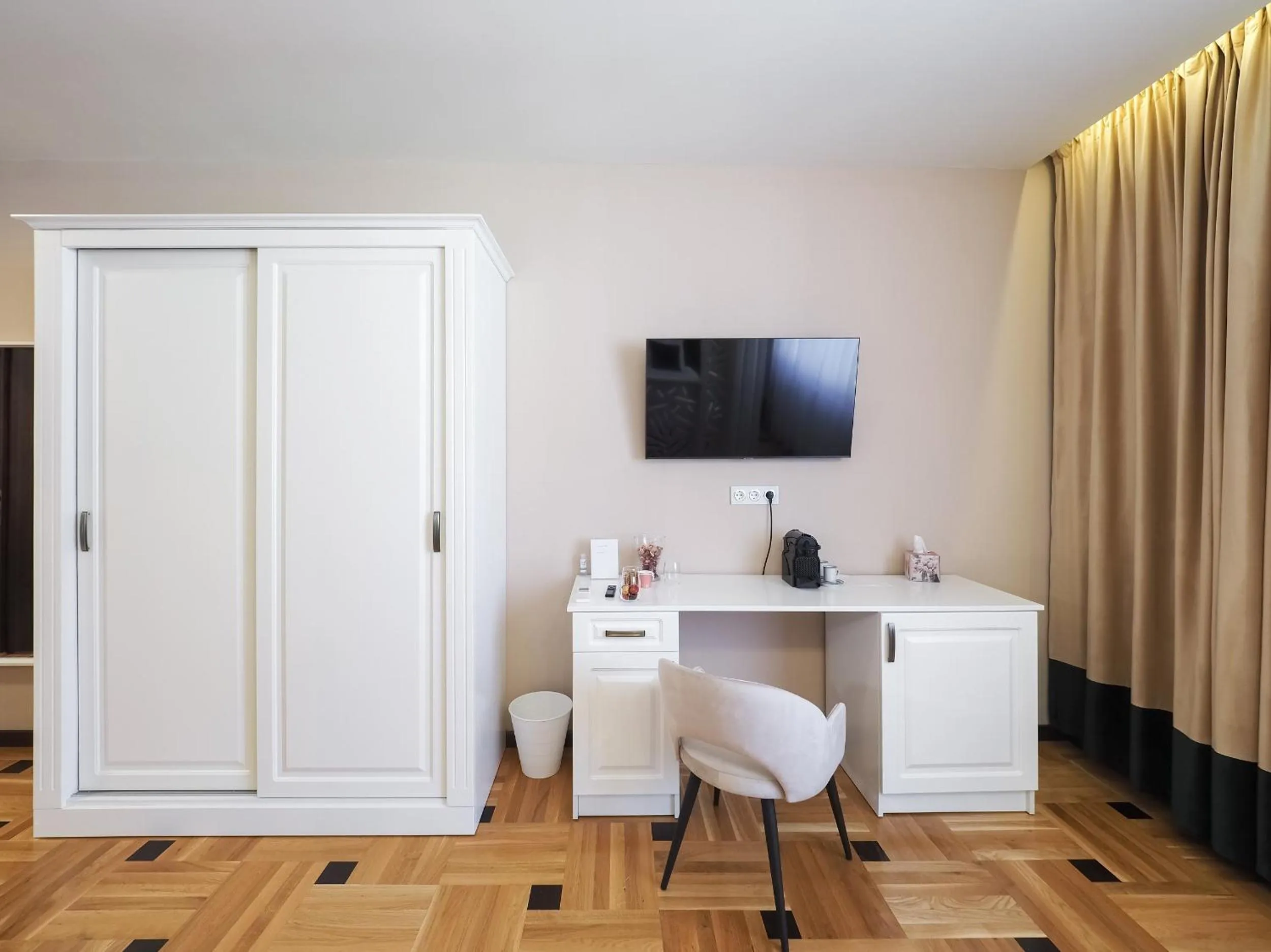 hair dresser in Boutique Central