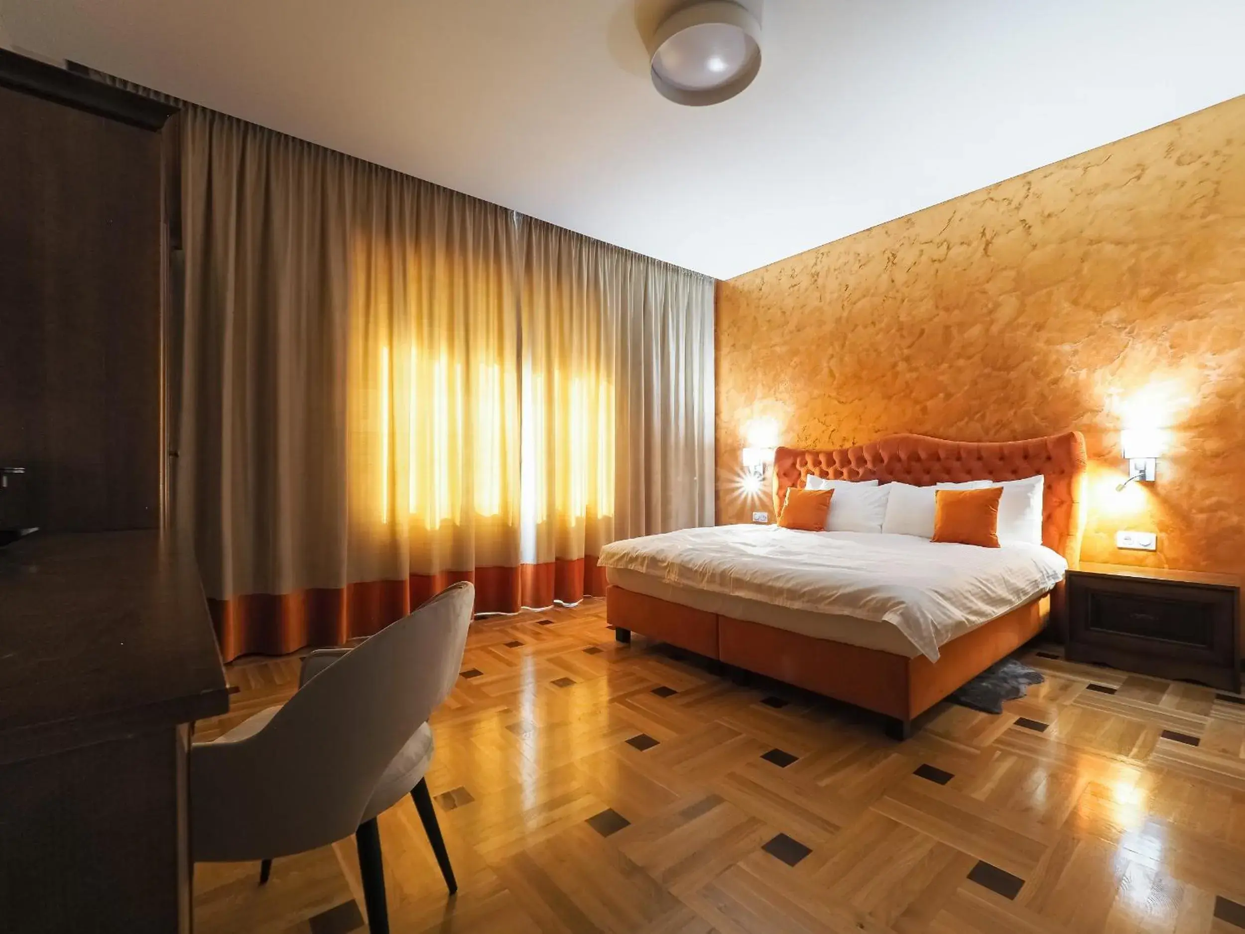 Photo of the whole room, Bed in Boutique Central Photo of the whole room, Bed in Boutique Central