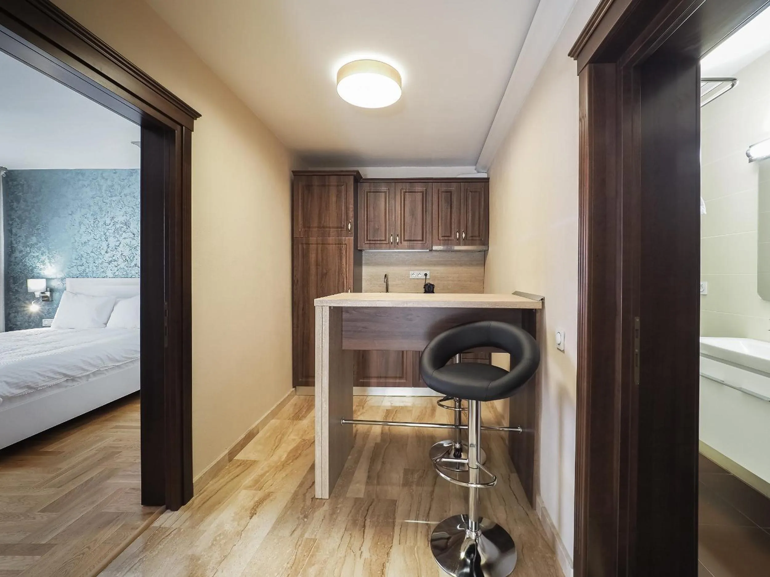 Kitchen or kitchenette, Bed in Boutique Central