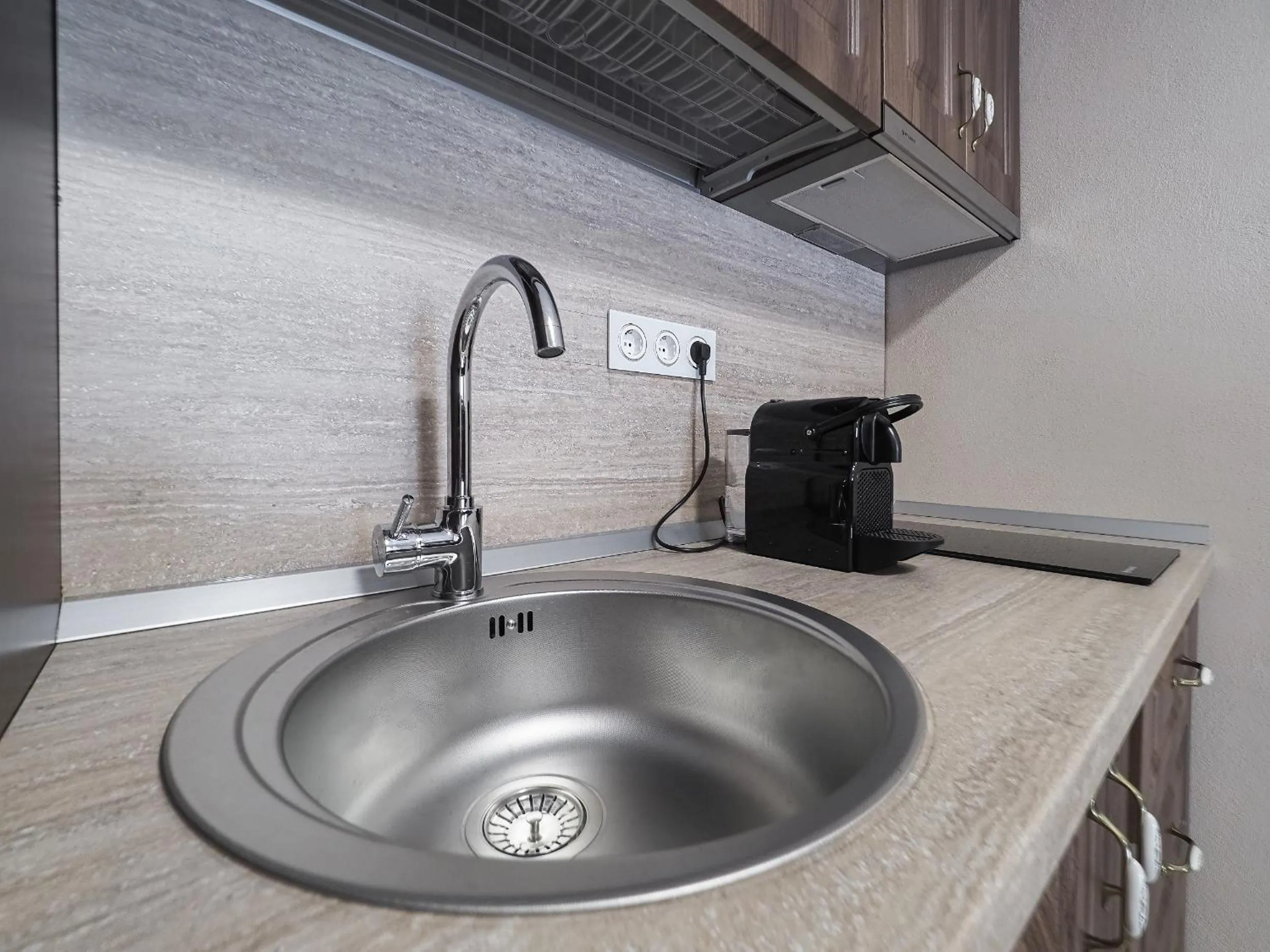 dishwasher in Boutique Central