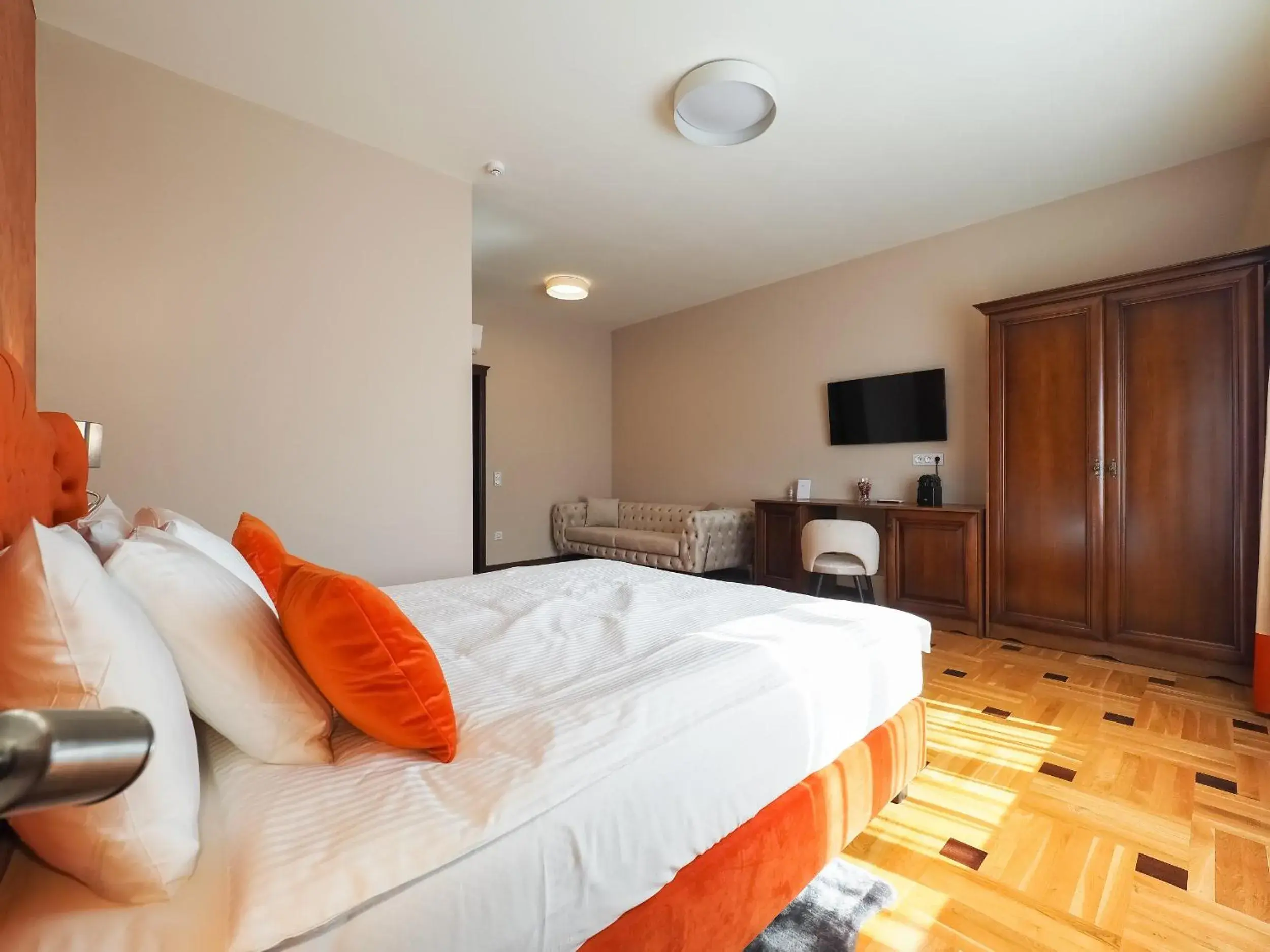 Photo of the whole room, Bed in Boutique Central Photo of the whole room, Bed in Boutique Central