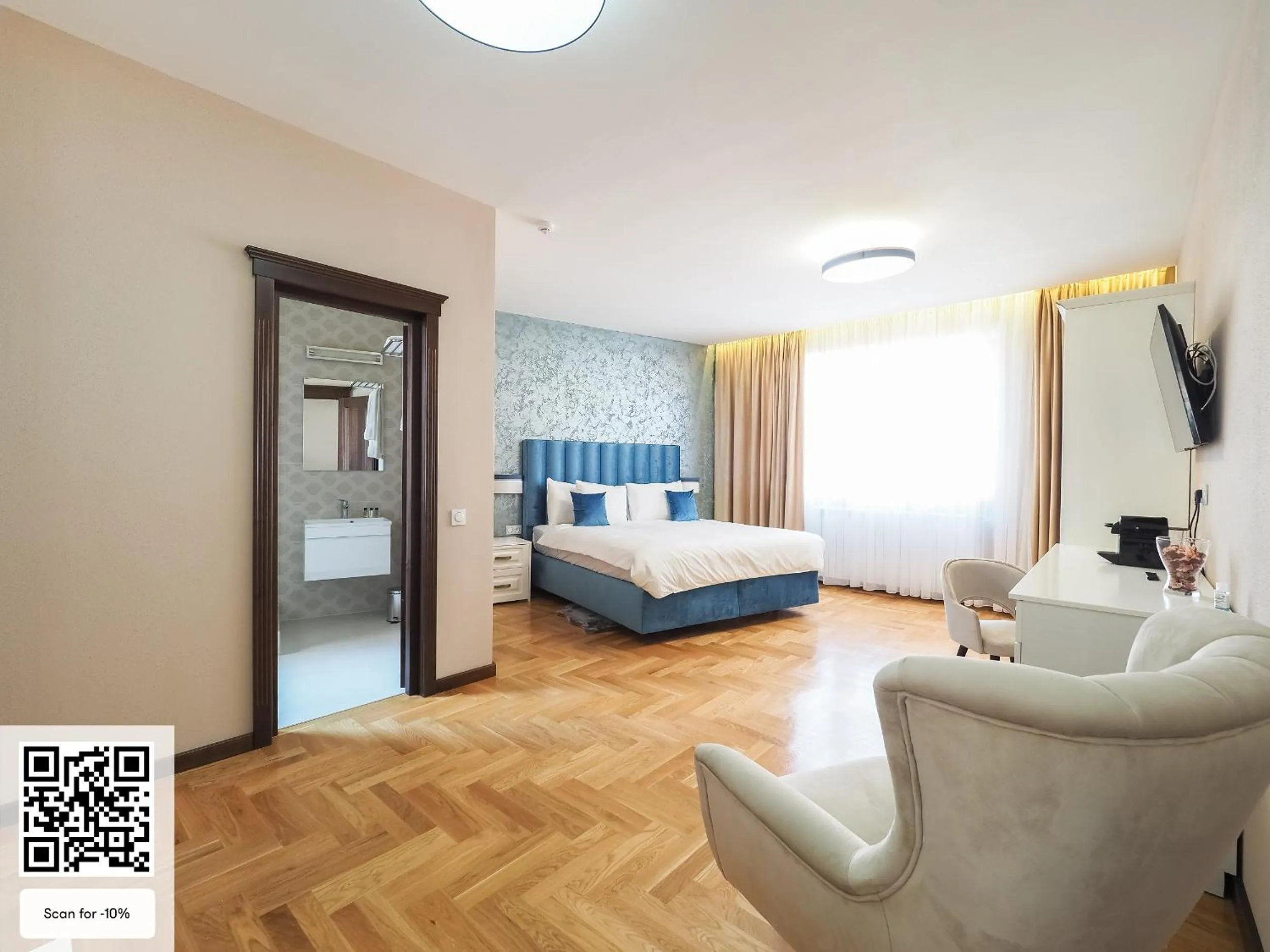 Photo of the whole room, Bed in Boutique Central