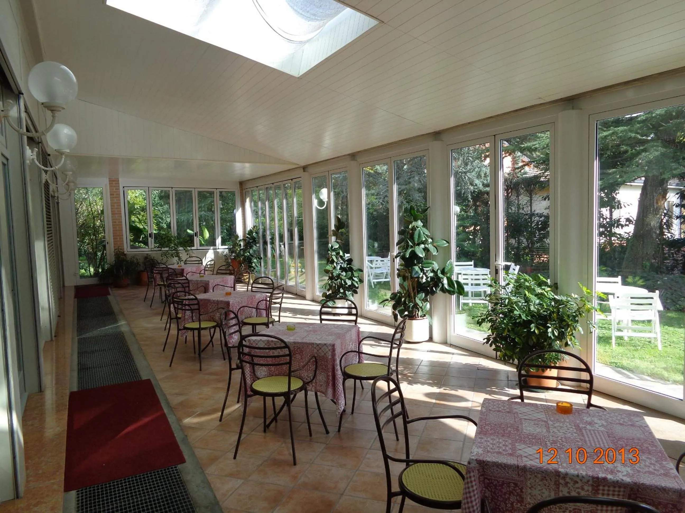 Communal lounge/ TV room in Park Hotel