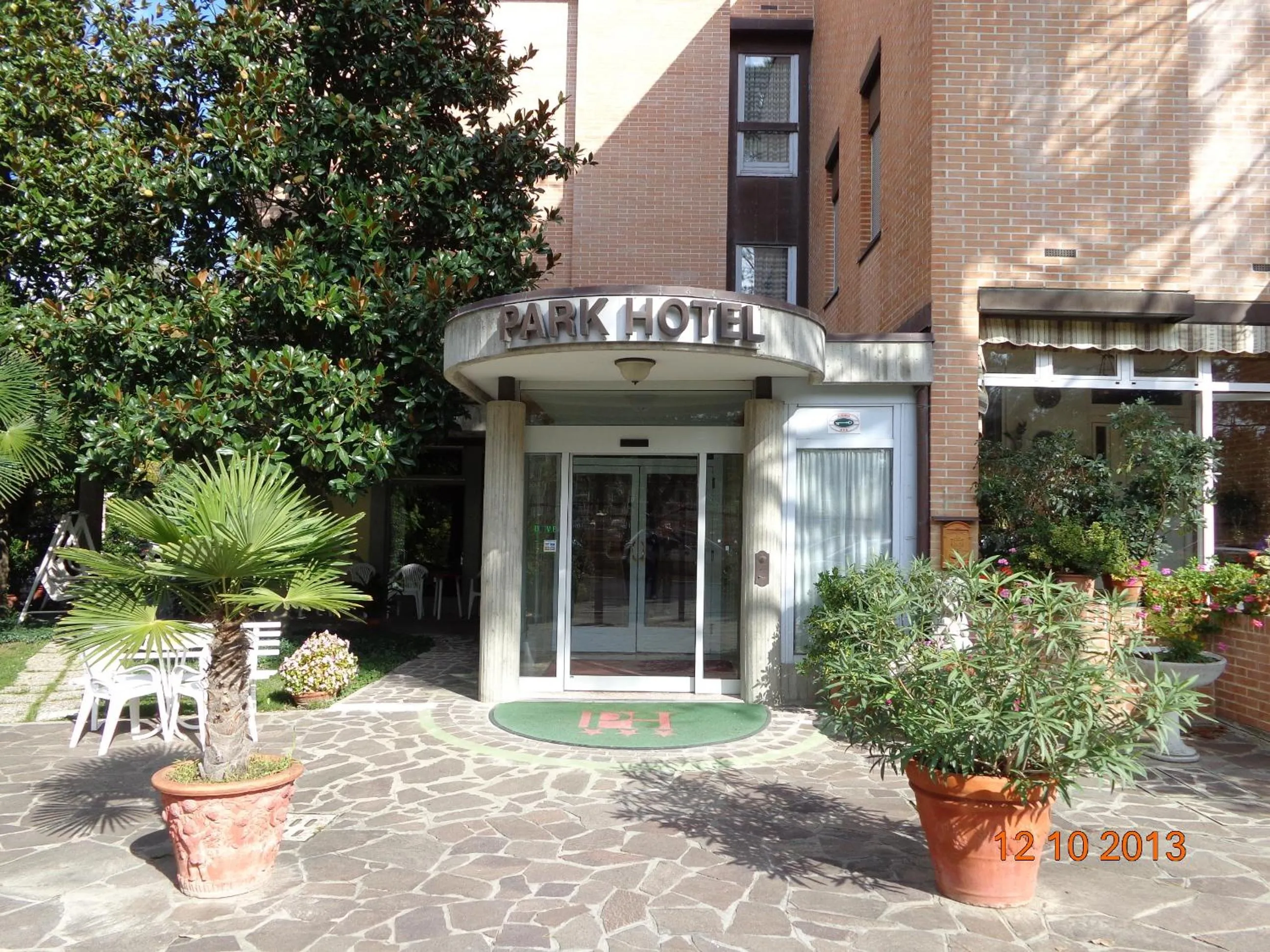 Facade/entrance in Park Hotel