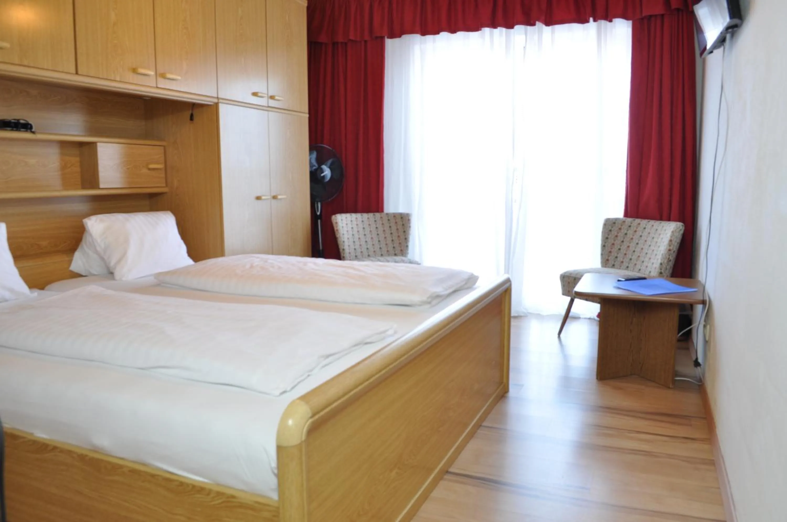 Photo of the whole room, Bed in Gästehaus Herlinde
