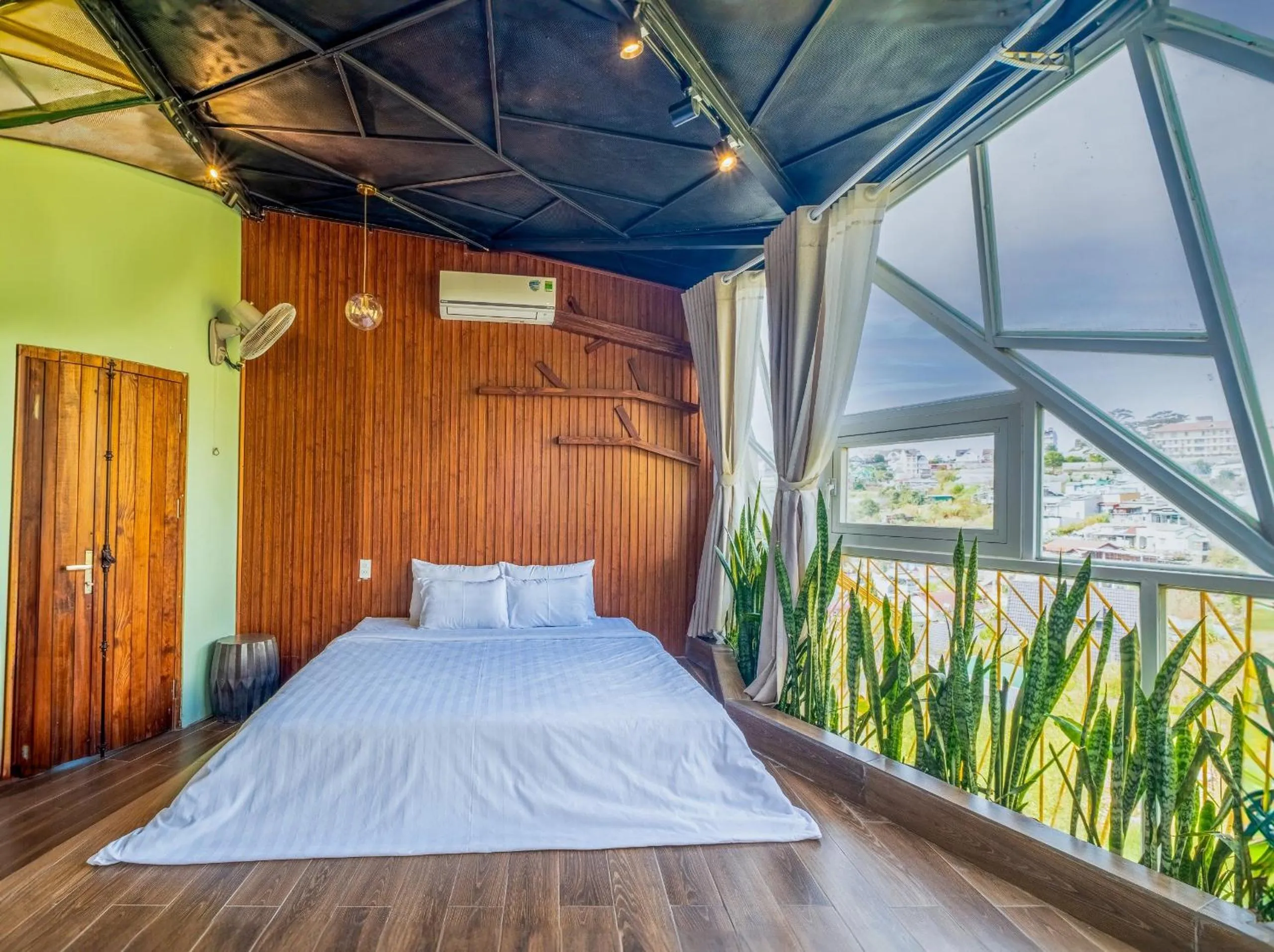 Bedroom, Bed in Orimi Cafe & Homies Dalat