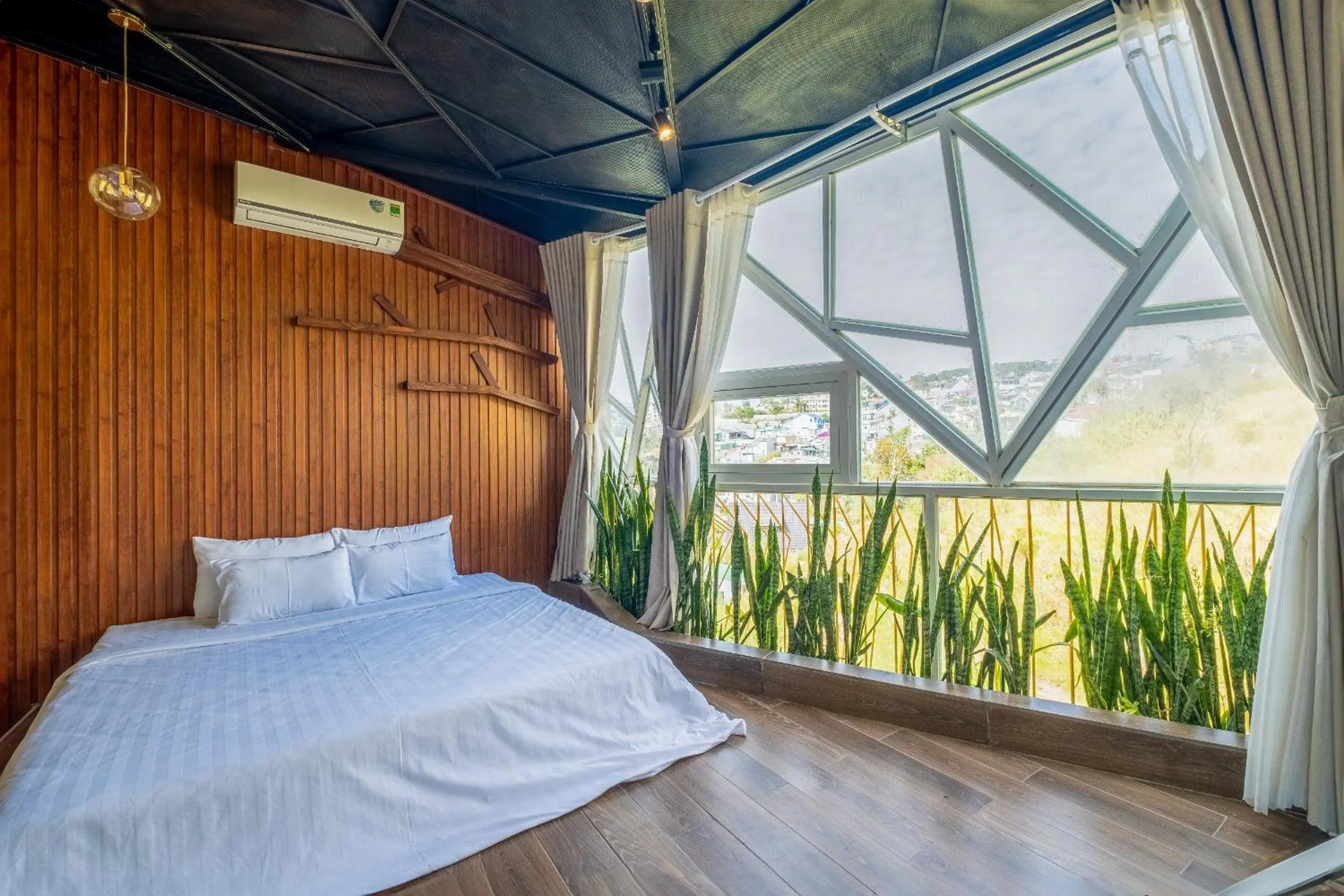 Bedroom, Bed in Orimi Cafe & Homies Dalat