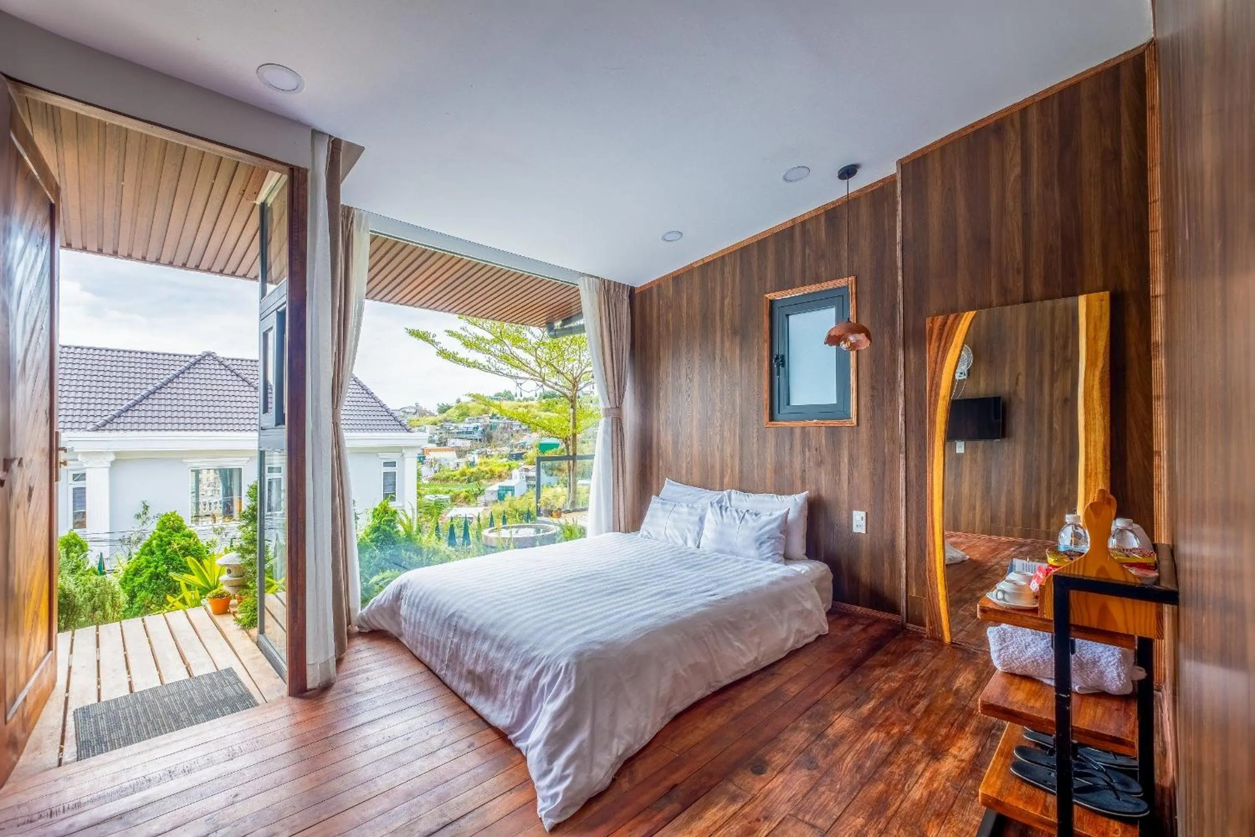 Bedroom, Bed in Orimi Cafe & Homies Dalat