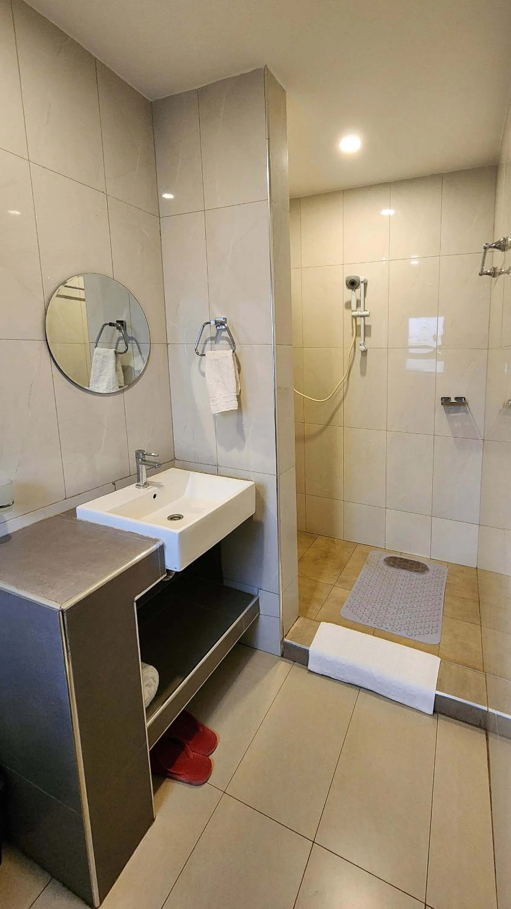 Shower in Golden Castle Hotel Hoima