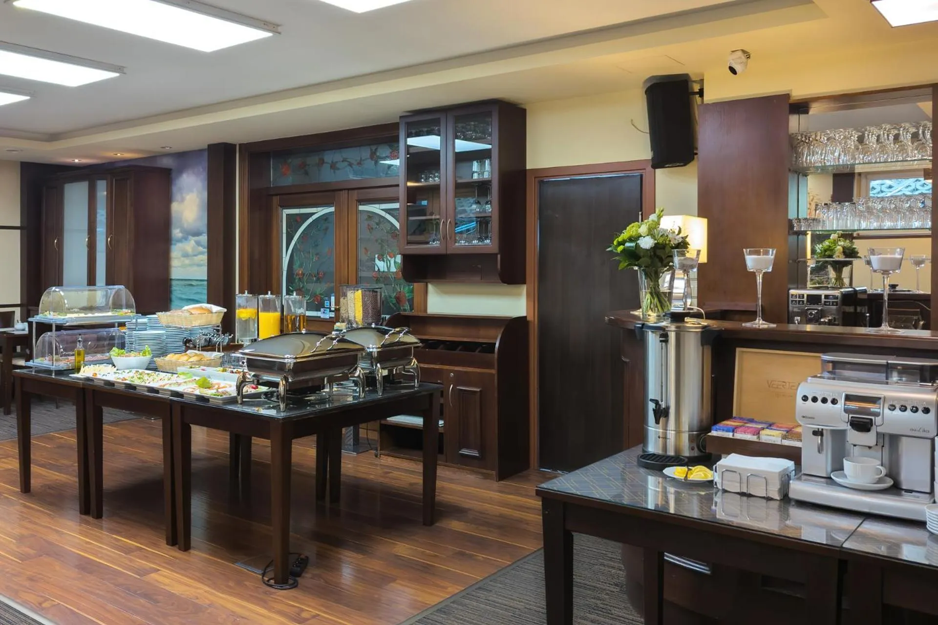 Restaurant/places to eat in Villa Angela