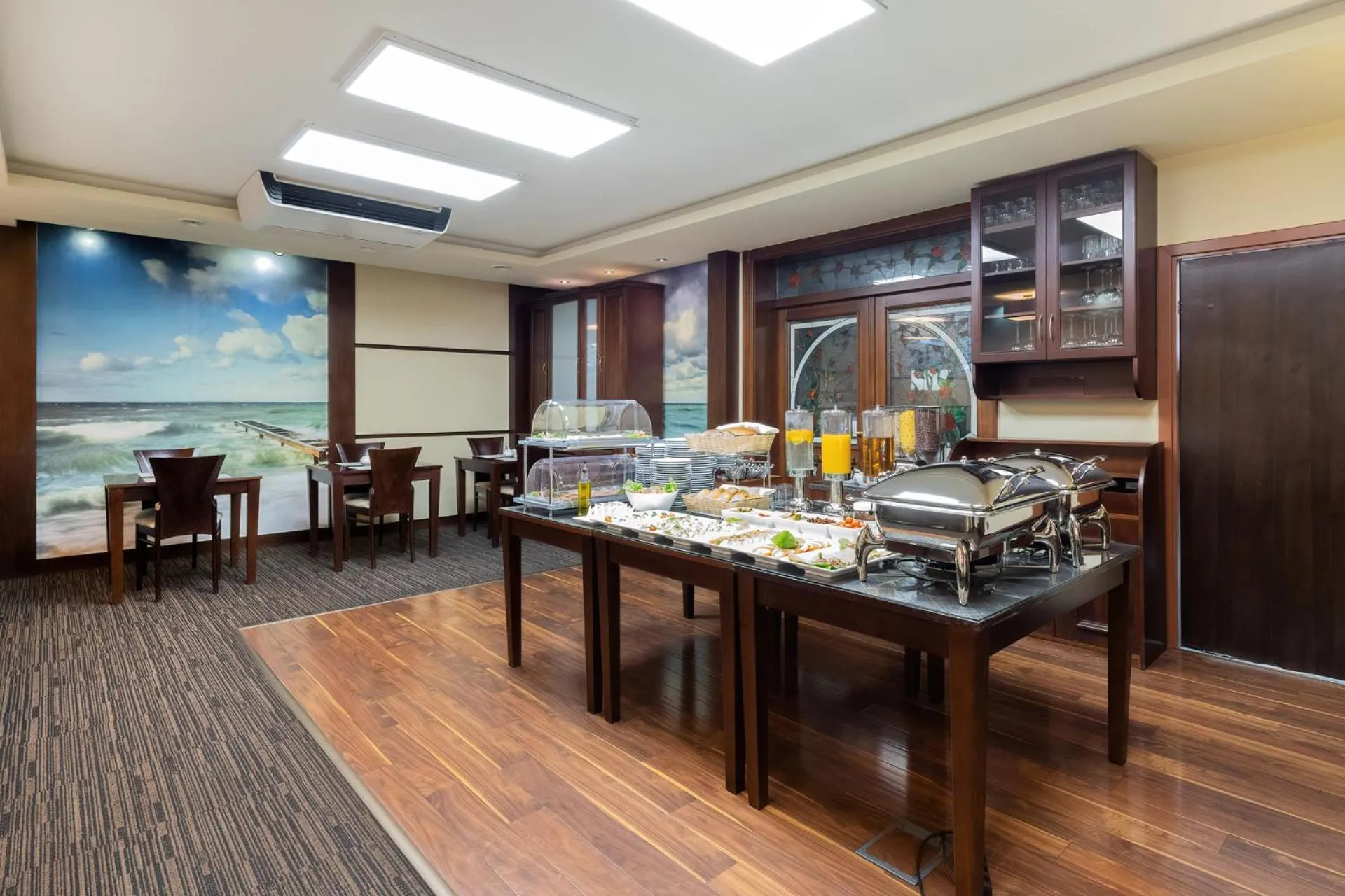 Restaurant/places to eat in Villa Angela